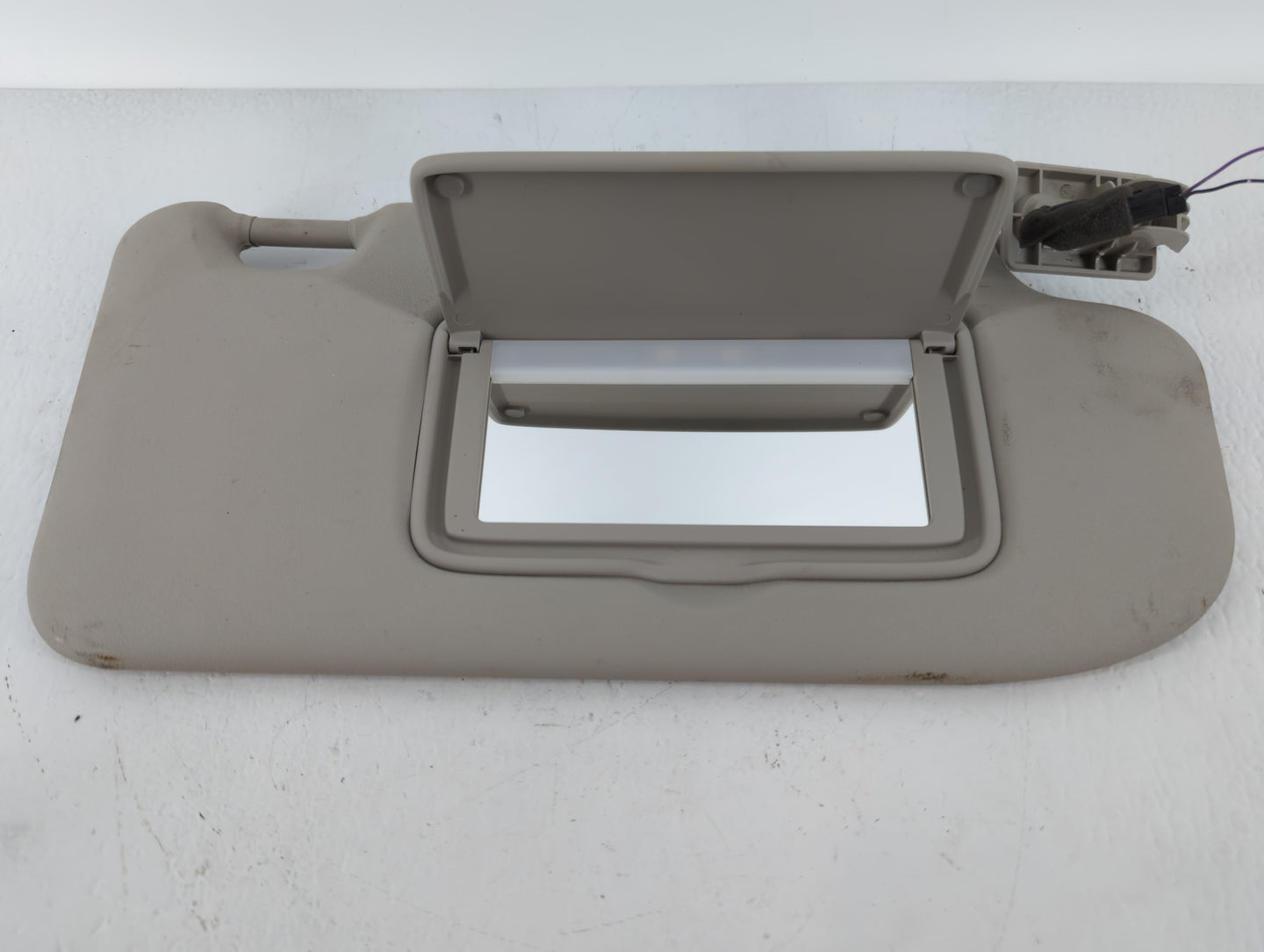 2017-2018 Nissan Rogue Sport Sun Visor Shade Replacement Passenger Right Mirror Fits Fits 2017 2018 OEM Used Auto Parts - Oe