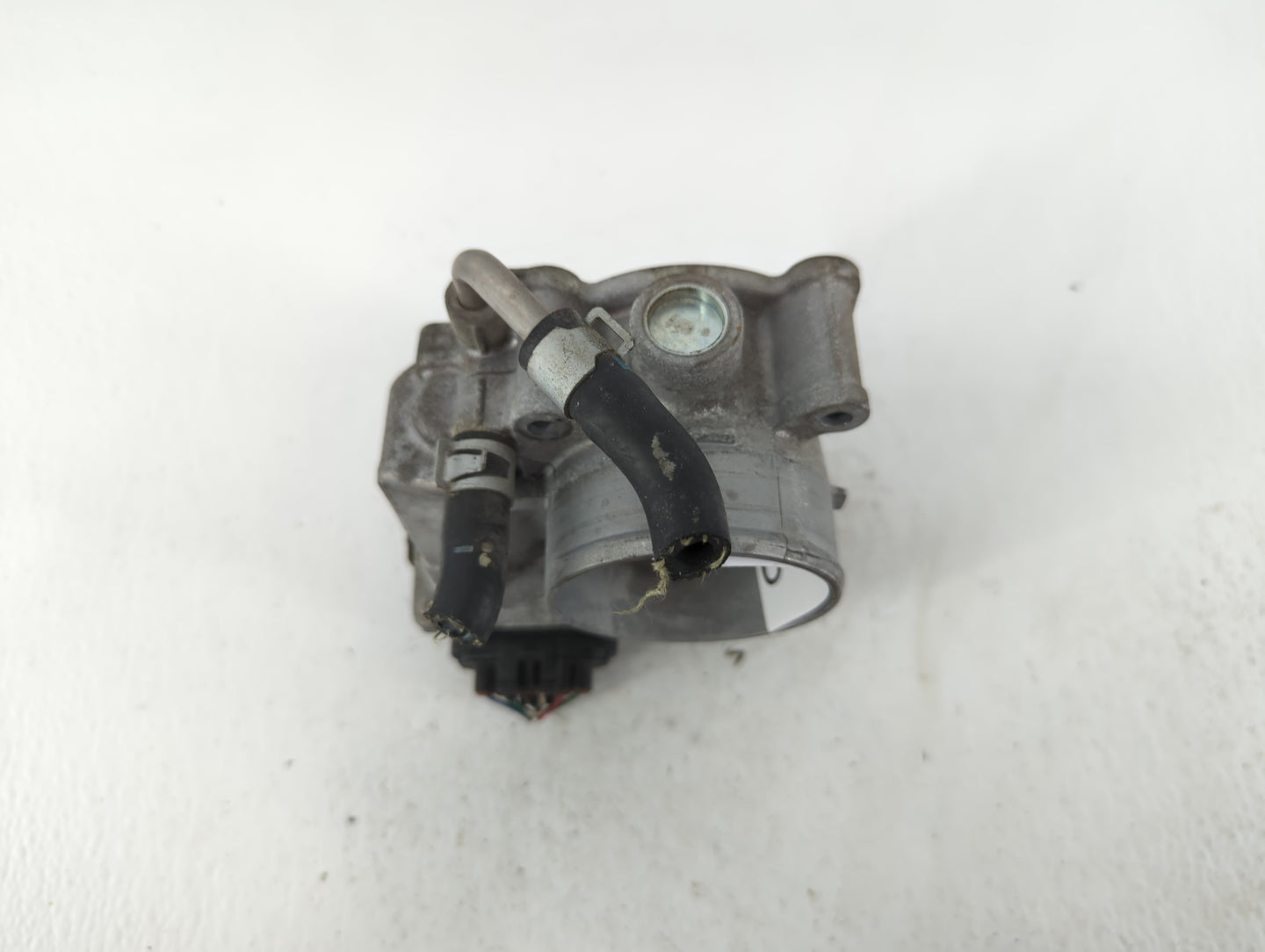 2017-2018 Nissan Rogue Sport Throttle Body P/N:4BA60-01 E Fits Fits 2017 2018 OEM Used Auto Parts - Oemusedautoparts1.com