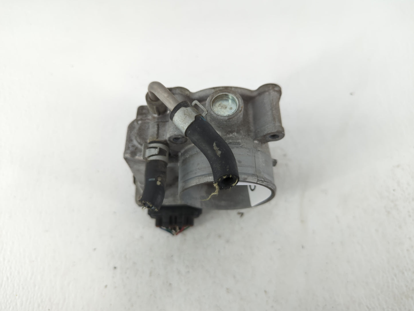 2017-2018 Nissan Rogue Sport Throttle Body P/N:4BA60-01 E Fits Fits 2017 2018 OEM Used Auto Parts - Oemusedautoparts1.com