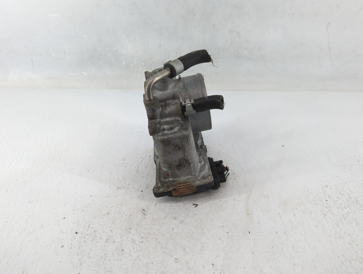 2017-2018 Nissan Rogue Sport Throttle Body P/N:4BA60-01 E Fits Fits 2017 2018 OEM Used Auto Parts - Oemusedautoparts1.com