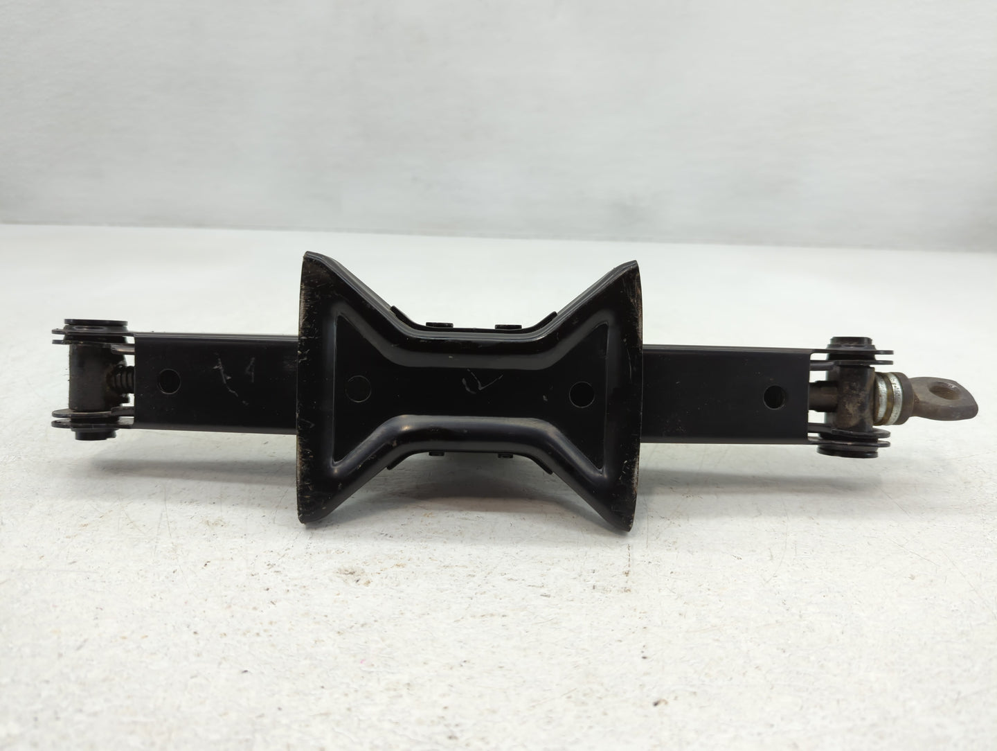 2018 Nissan Rogue Sport Spare Scissor Car Jack - Oemusedautoparts1.com