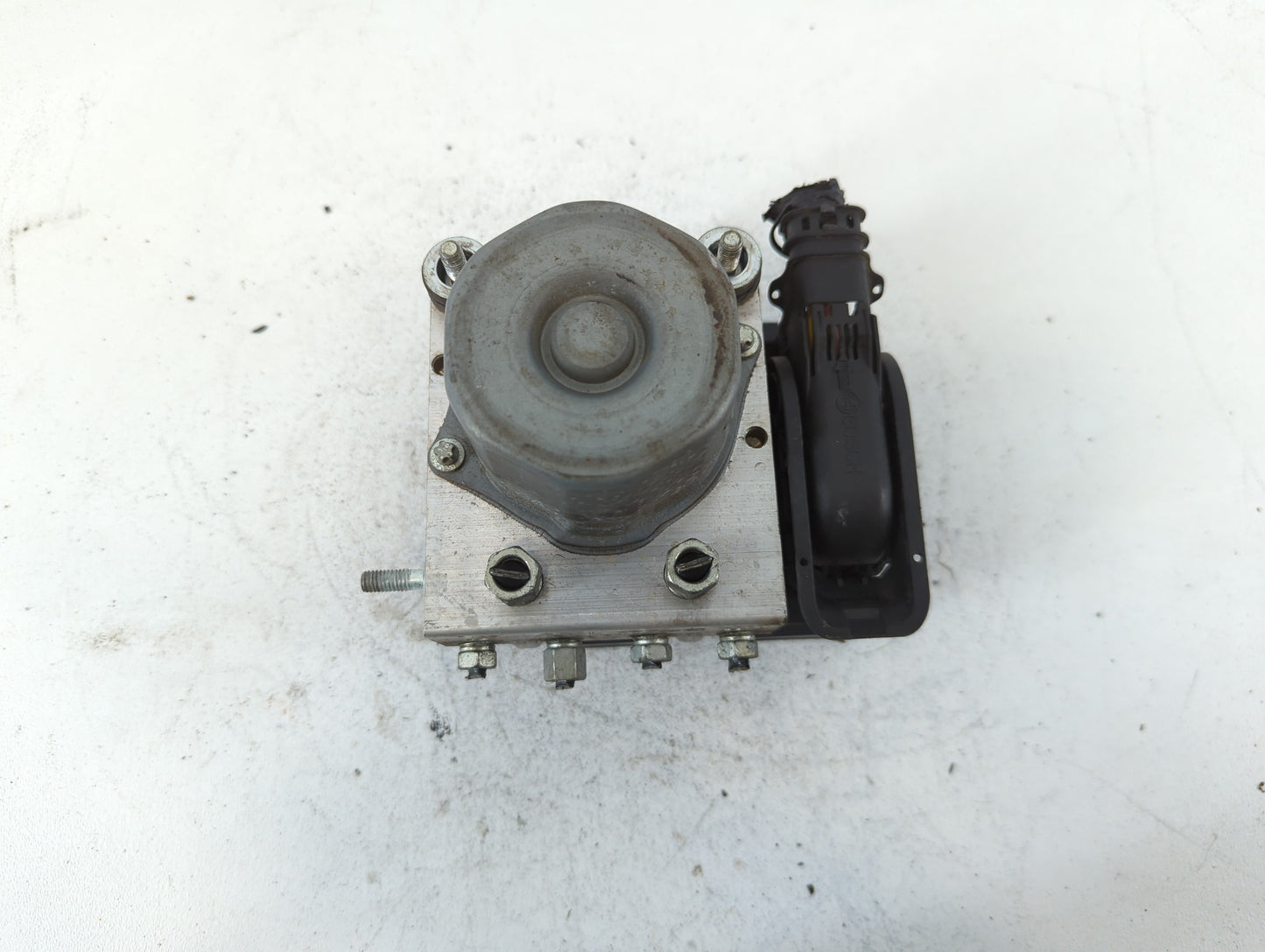 2018 Nissan Rogue Sport ABS Pump Control Module Replacement P/N:47660 6MG2A Fits OEM Used Auto Parts - Oemusedautoparts1.com