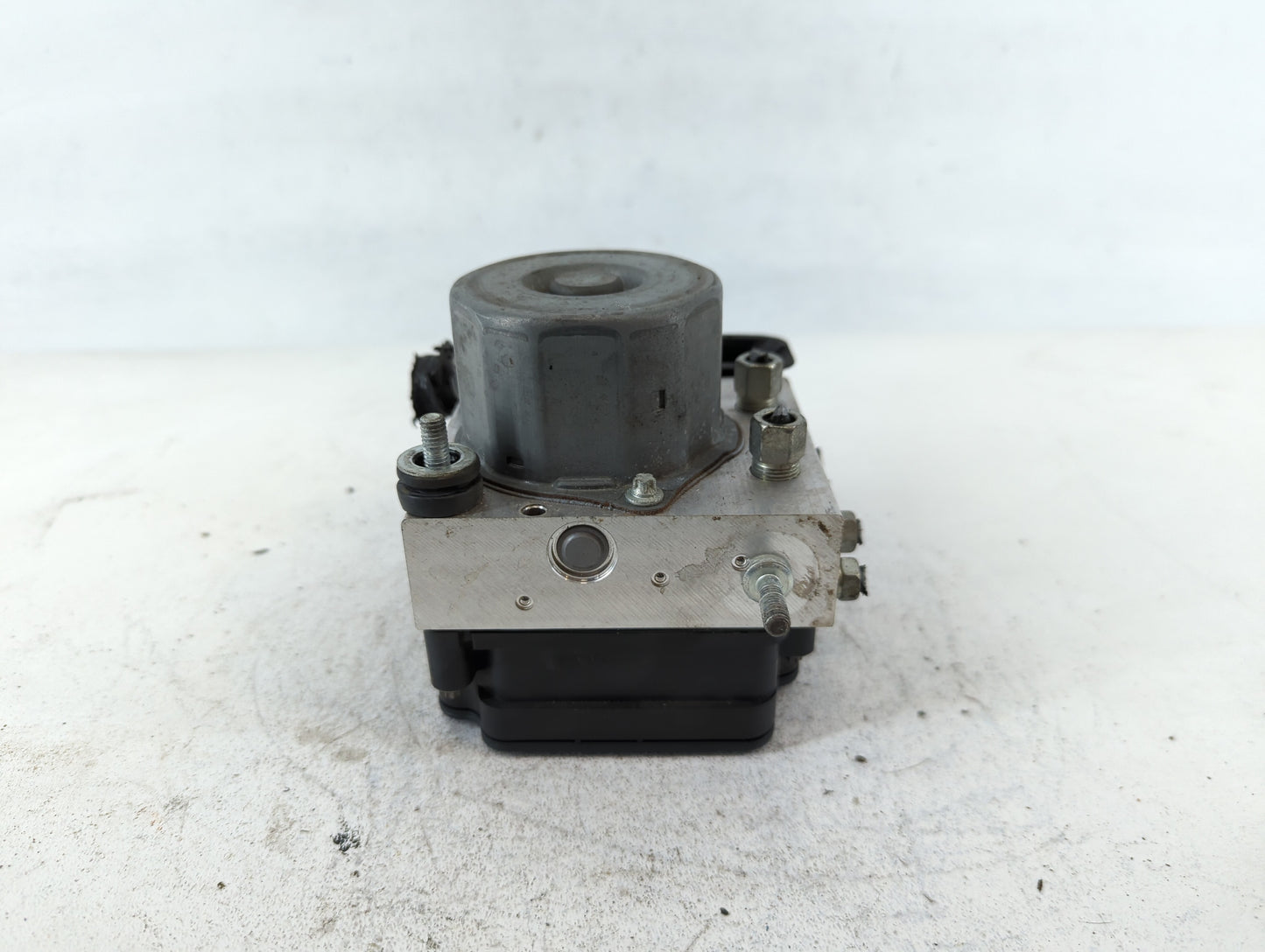 2018 Nissan Rogue Sport ABS Pump Control Module Replacement P/N:47660 6MG2A Fits OEM Used Auto Parts - Oemusedautoparts1.com