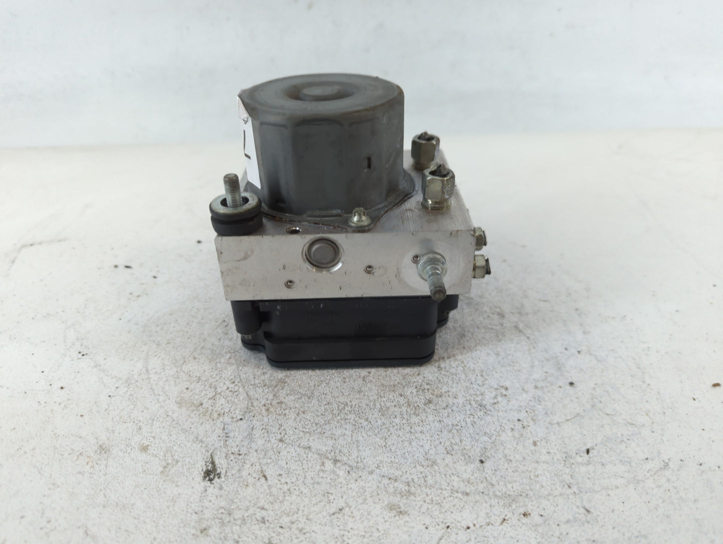 2018 Nissan Rogue Sport ABS Pump Control Module Replacement P/N:47660 6MA2A Fits OEM Used Auto Parts - Oemusedautoparts1.com