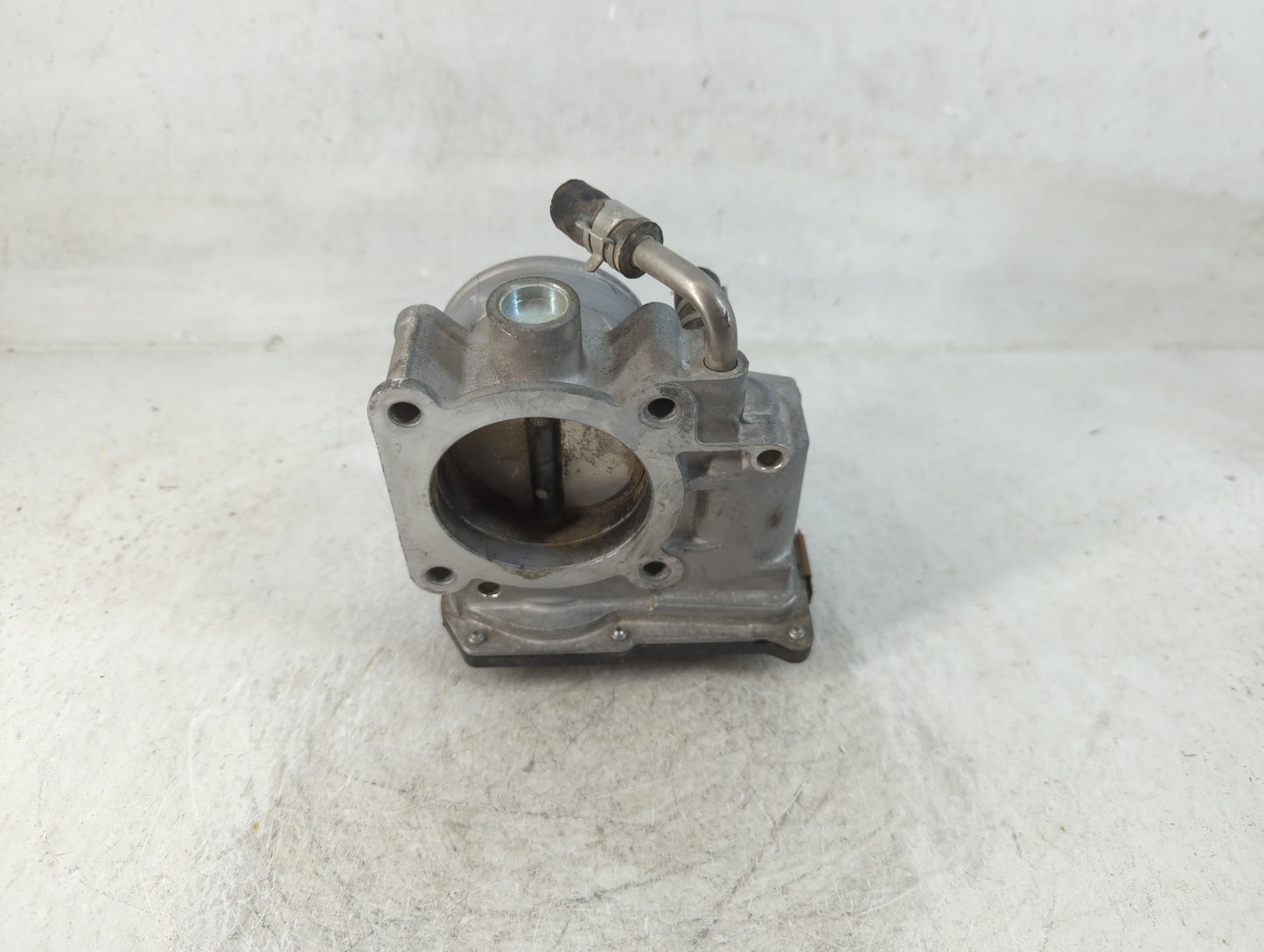 2017-2018 Nissan Rogue Sport Throttle Body P/N:4BA60-01 E Fits Fits 2017 2018 OEM Used Auto Parts - Oemusedautoparts1.com