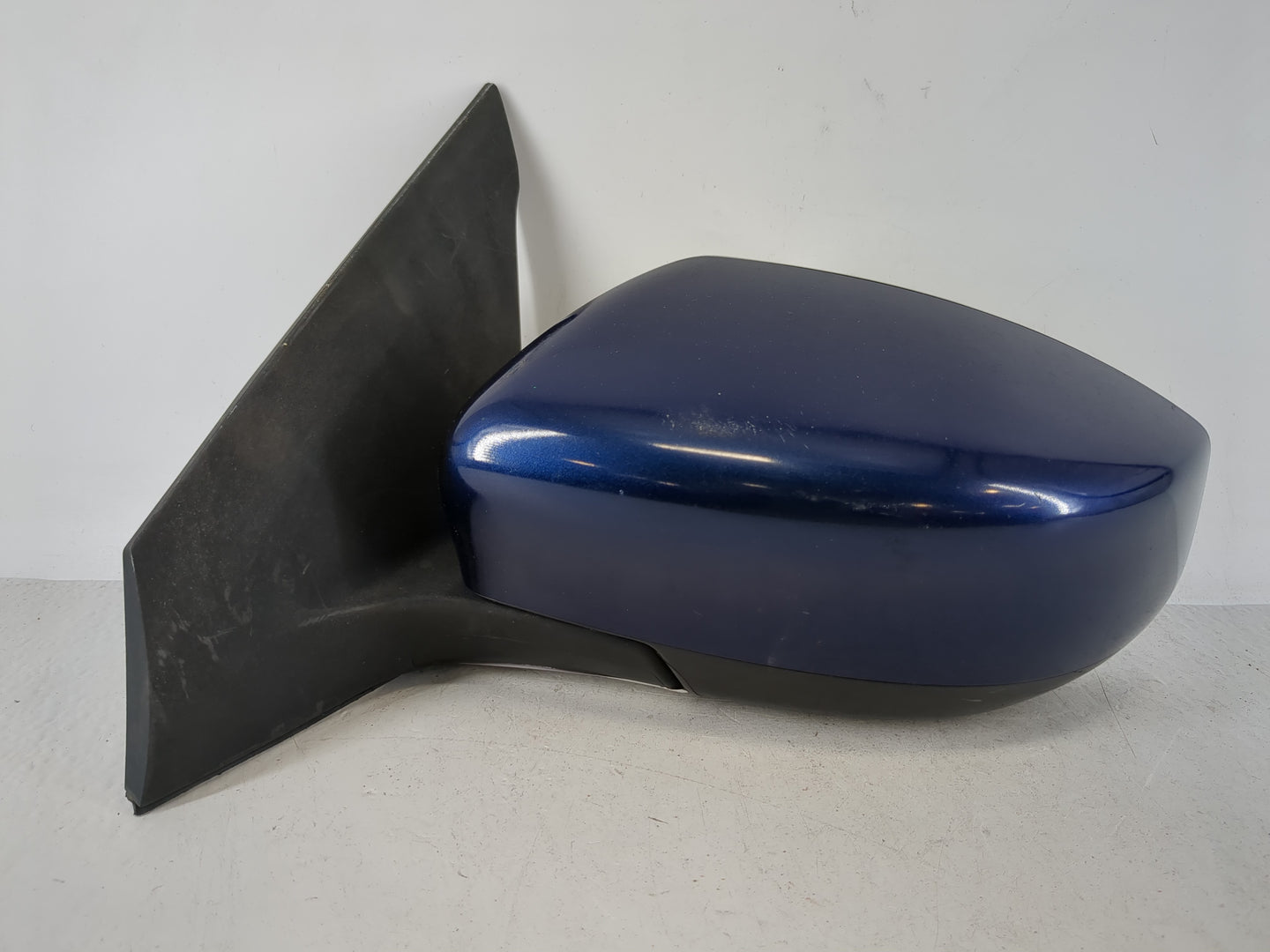 2016-2019 Nissan Sentra Driver Side View Mirror - Left Door Mirror OEM Used - Oemusedautoparts1.com