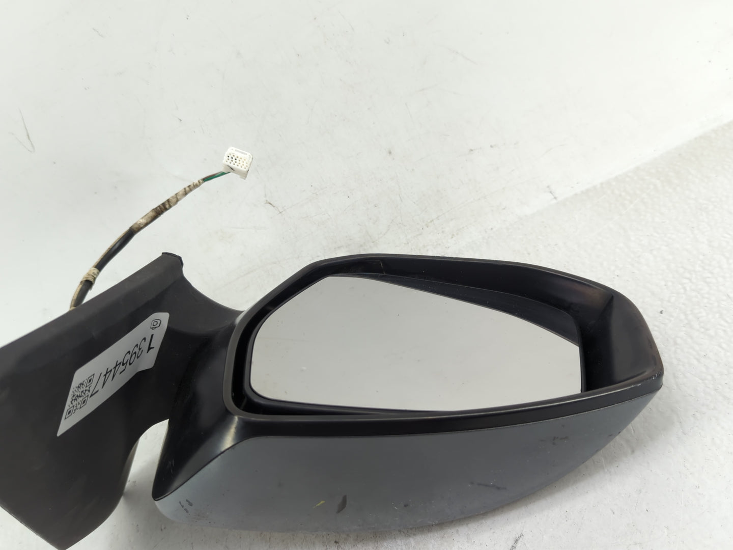 2016-2019 Nissan Sentra Driver Side View Mirror - Left Door Mirror OEM Used - Oemusedautoparts1.com