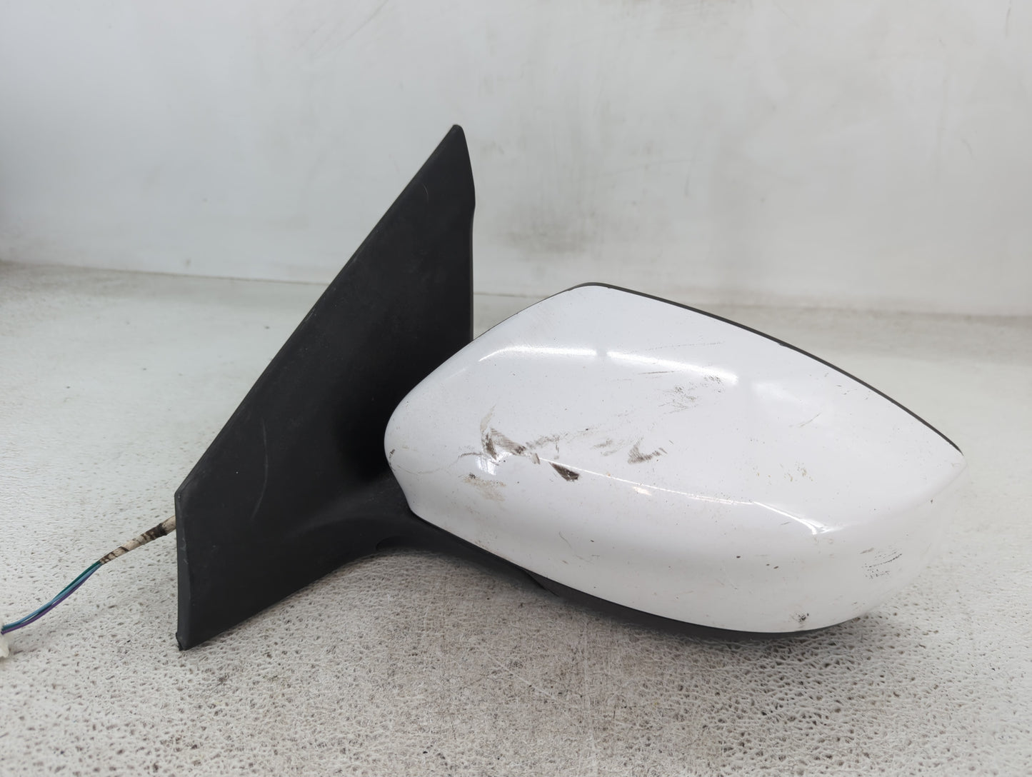 2016-2019 Nissan Sentra Driver Side View Mirror - Left Door Mirror OEM Used - Oemusedautoparts1.com