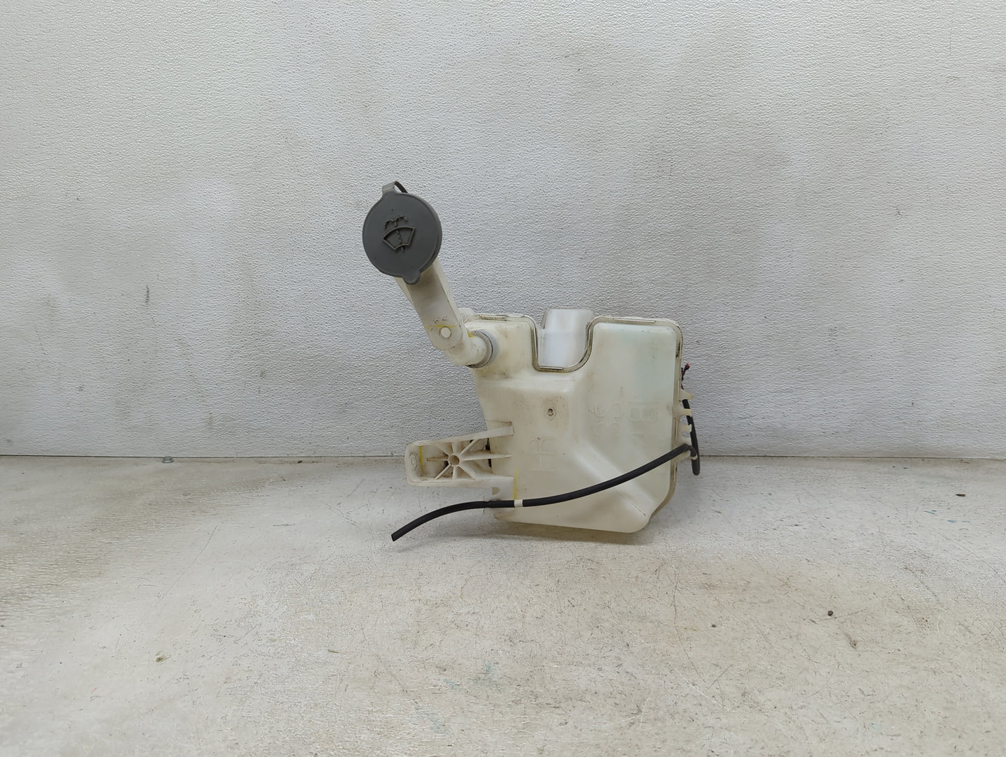 2016-2019 Nissan Sentra Windshield Washer Fluid Reservoir Bottle Oem 1474083 - Oemusedautoparts1.com