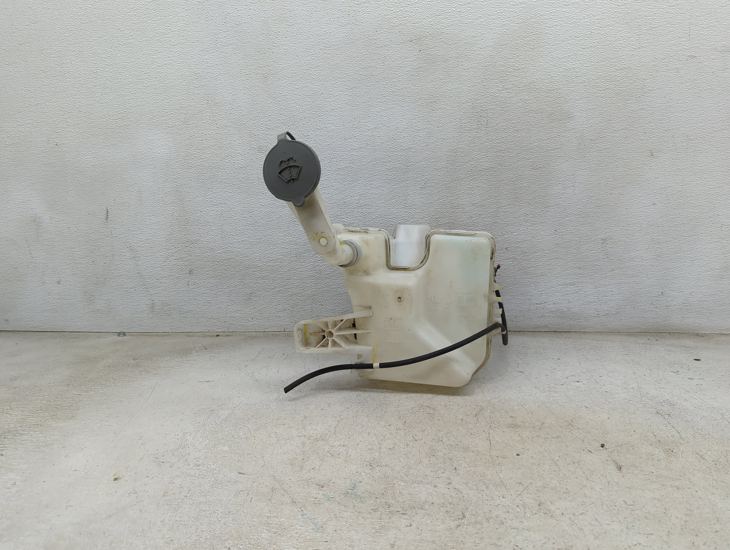 2016-2019 Nissan Sentra Windshield Washer Fluid Reservoir Bottle Oem 1474083 - Oemusedautoparts1.com
