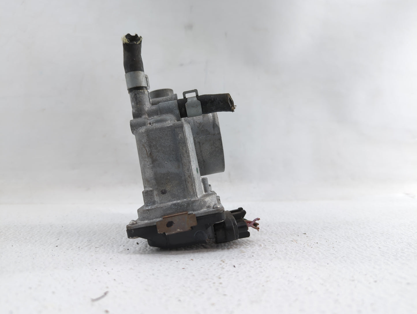 2013-2019 Nissan Sentra Throttle Body P/N:3RA60-01 C 3RA60-01 E, 3RA60-01 D Fits Fits 2013 2014 2015 2016 2017 2018 2019 OEM
