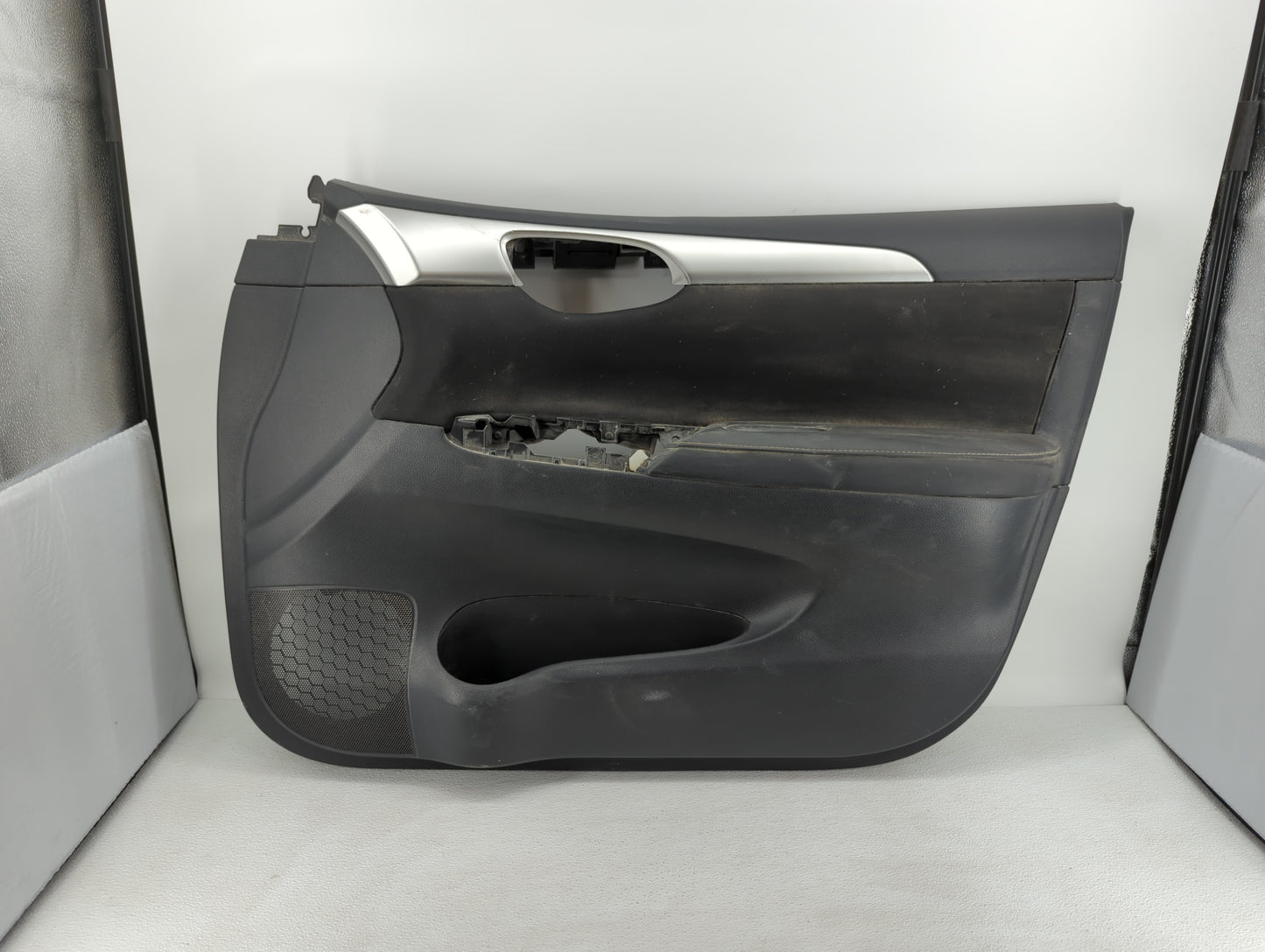 2018 Nissan Sentra Front Right Passenger Interior Door Panel Trim Black - Oemusedautoparts1.com