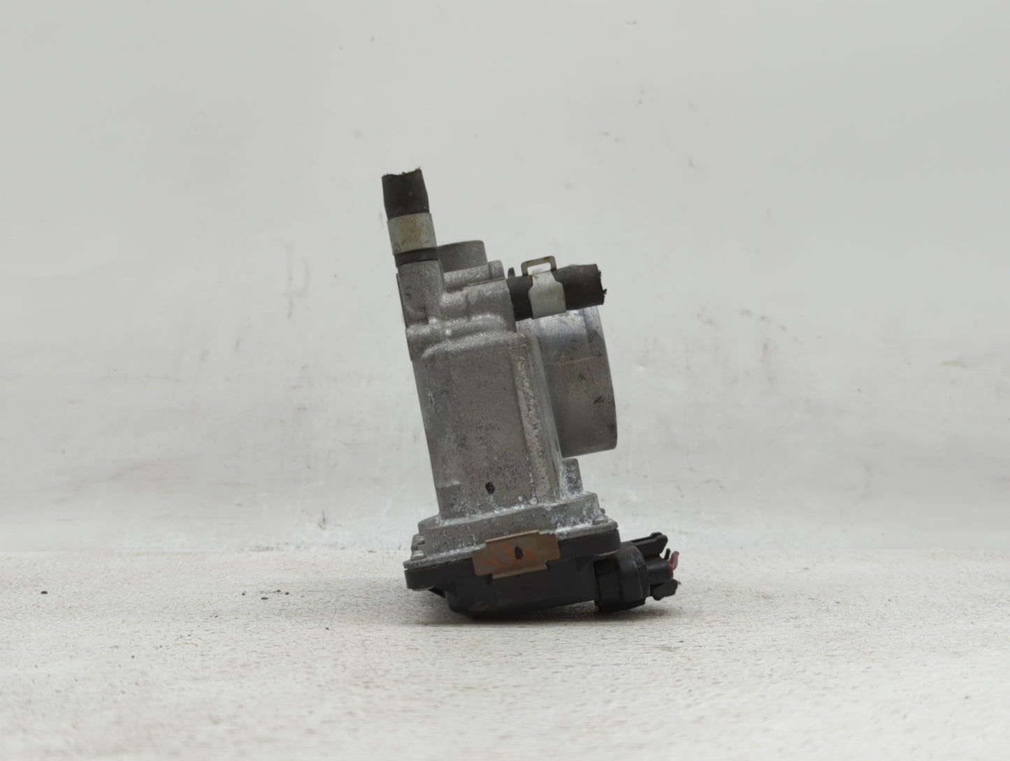 2013-2019 Nissan Sentra Throttle Body P/N:3RA60-01 C 3RA60-01 E, 3RA60-01 D Fits Fits 2013 2014 2015 2016 2017 2018 2019 OEM