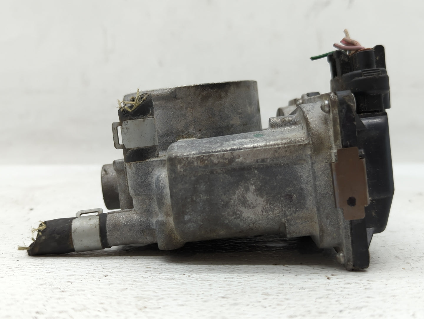 2013-2019 Nissan Sentra Throttle Body P/N:3RA60-01 D 3RA60-01 A, 3RA60-01 B Fits Fits 2013 2014 2015 2016 2017 2018 2019 OEM