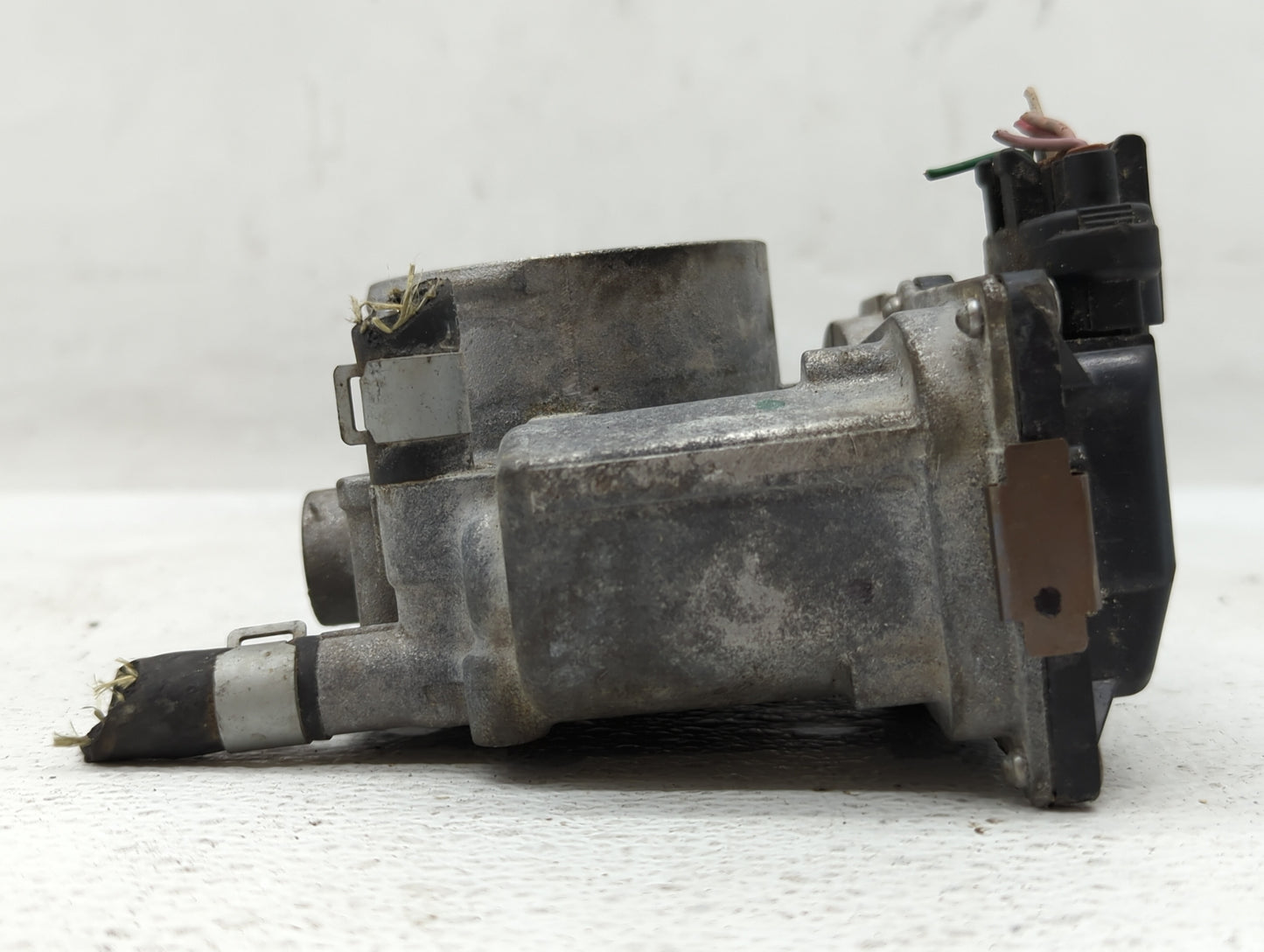 2013-2019 Nissan Sentra Throttle Body P/N:3RA60-01 D 3RA60-01 A, 3RA60-01 B Fits Fits 2013 2014 2015 2016 2017 2018 2019 OEM