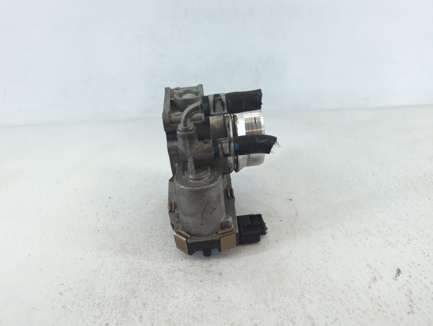 2017-2019 Nissan Sentra Throttle Body P/N:RME60-51 Fits Fits 2015 2016 2017 2018 2019 OEM Used Auto Parts - Oemusedautoparts