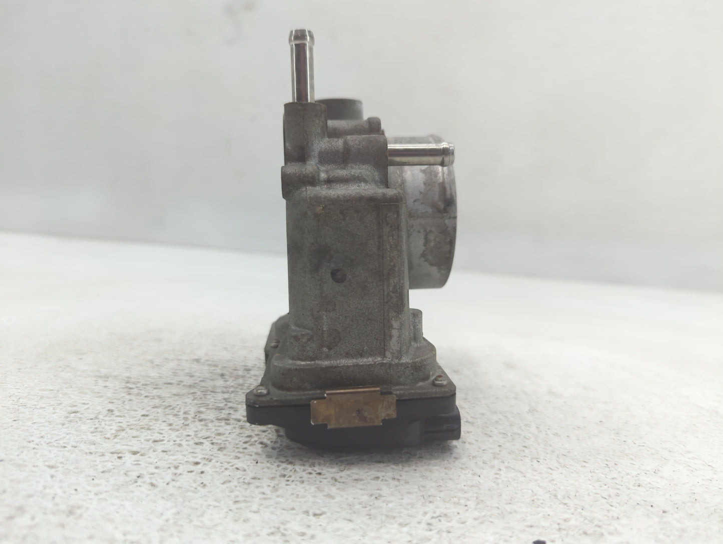 2013-2019 Nissan Sentra Throttle Body P/N:3RA60-01 C Fits Fits 2013 2014 2015 2016 2017 2018 2019 OEM Used Auto Parts - Oemu