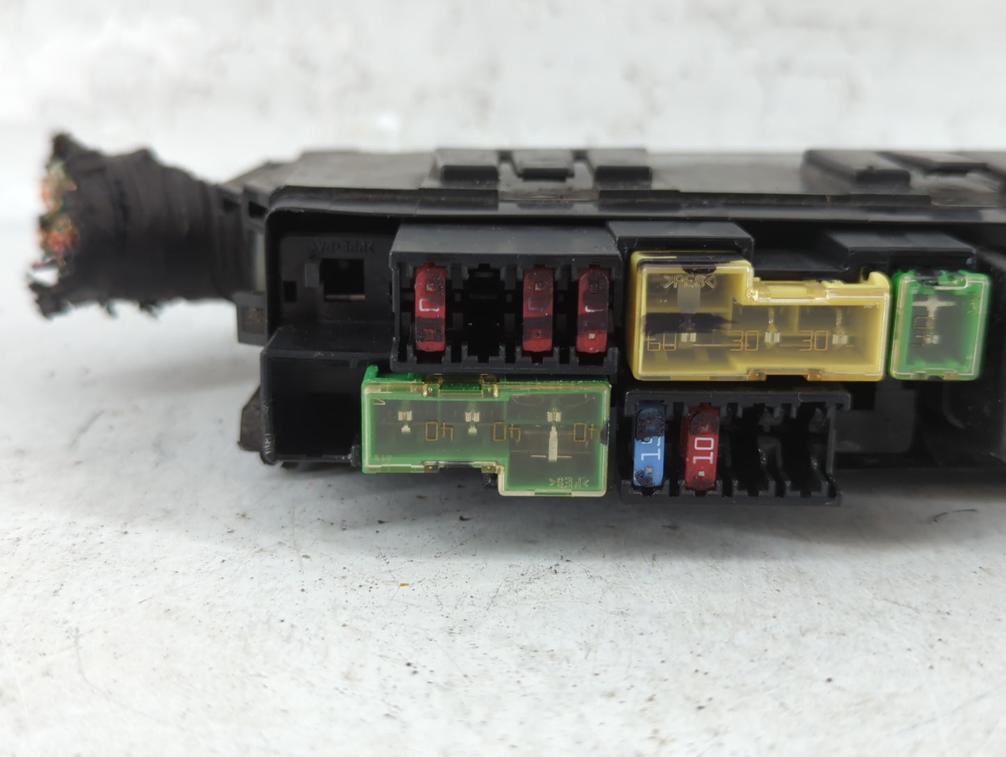 2013-2019 Nissan Sentra Fusebox Fuse Box Panel Relay Module P/N:24382 EW70B 7154-7223-30 Fits OEM Used Auto Parts - Oemuseda