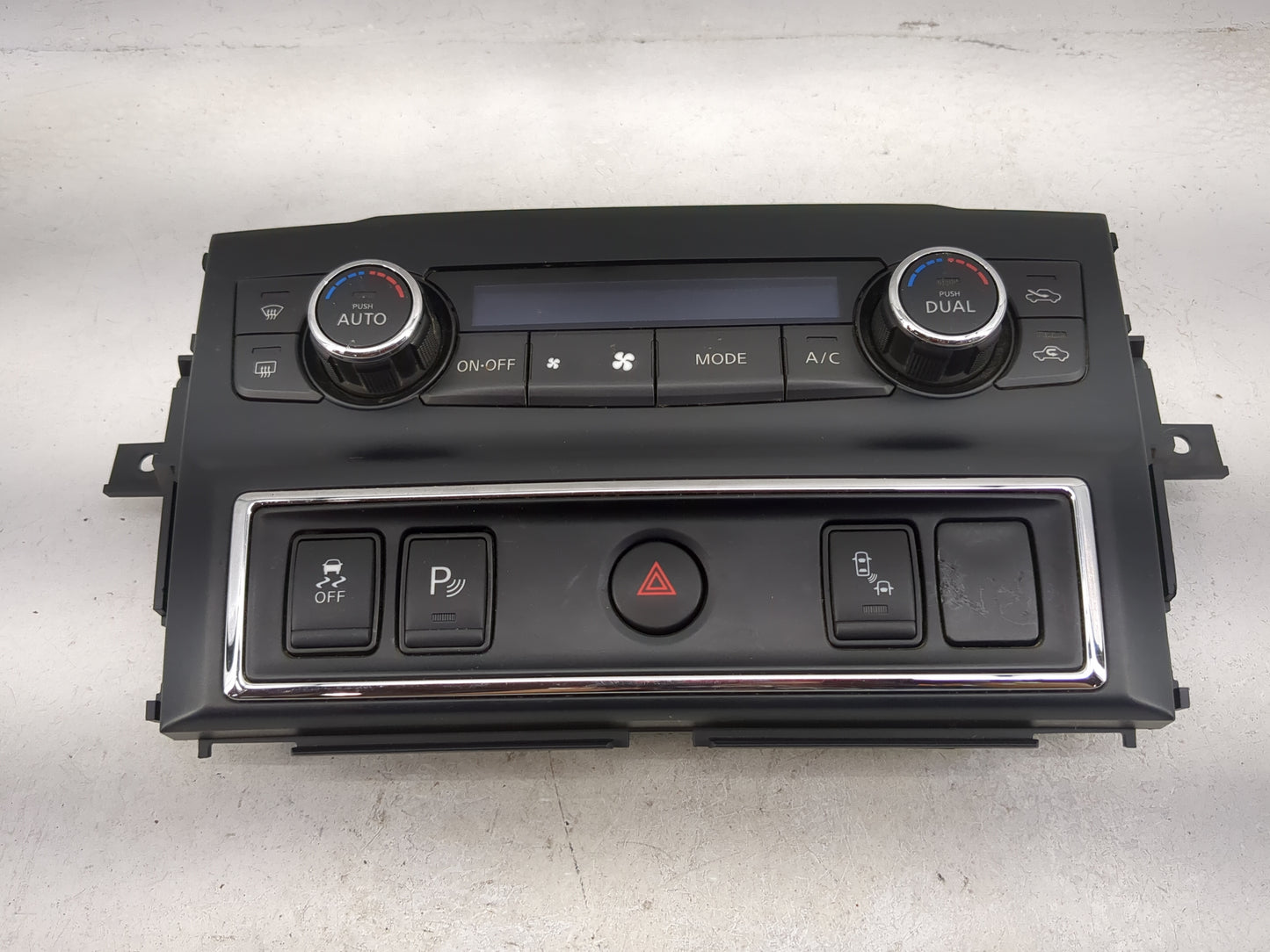 2016-2022 Nissan Titan Xd Climate Control Module Temperature AC/Heater Replacement P/N:27500 EZ20B Fits OEM Used Auto Parts 