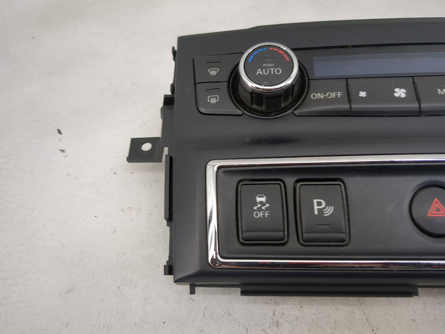 2016-2022 Nissan Titan Xd Climate Control Module Temperature AC/Heater Replacement P/N:27500 EZ20B Fits OEM Used Auto Parts 