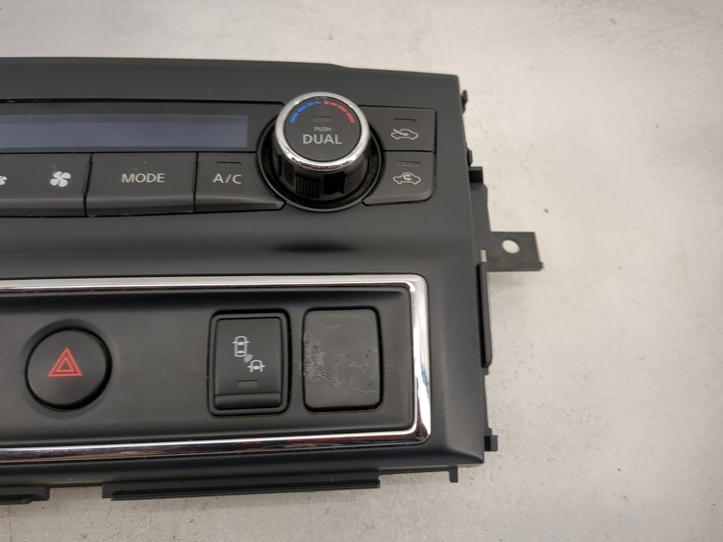 2016-2022 Nissan Titan Xd Climate Control Module Temperature AC/Heater Replacement P/N:27500 EZ20B Fits OEM Used Auto Parts 