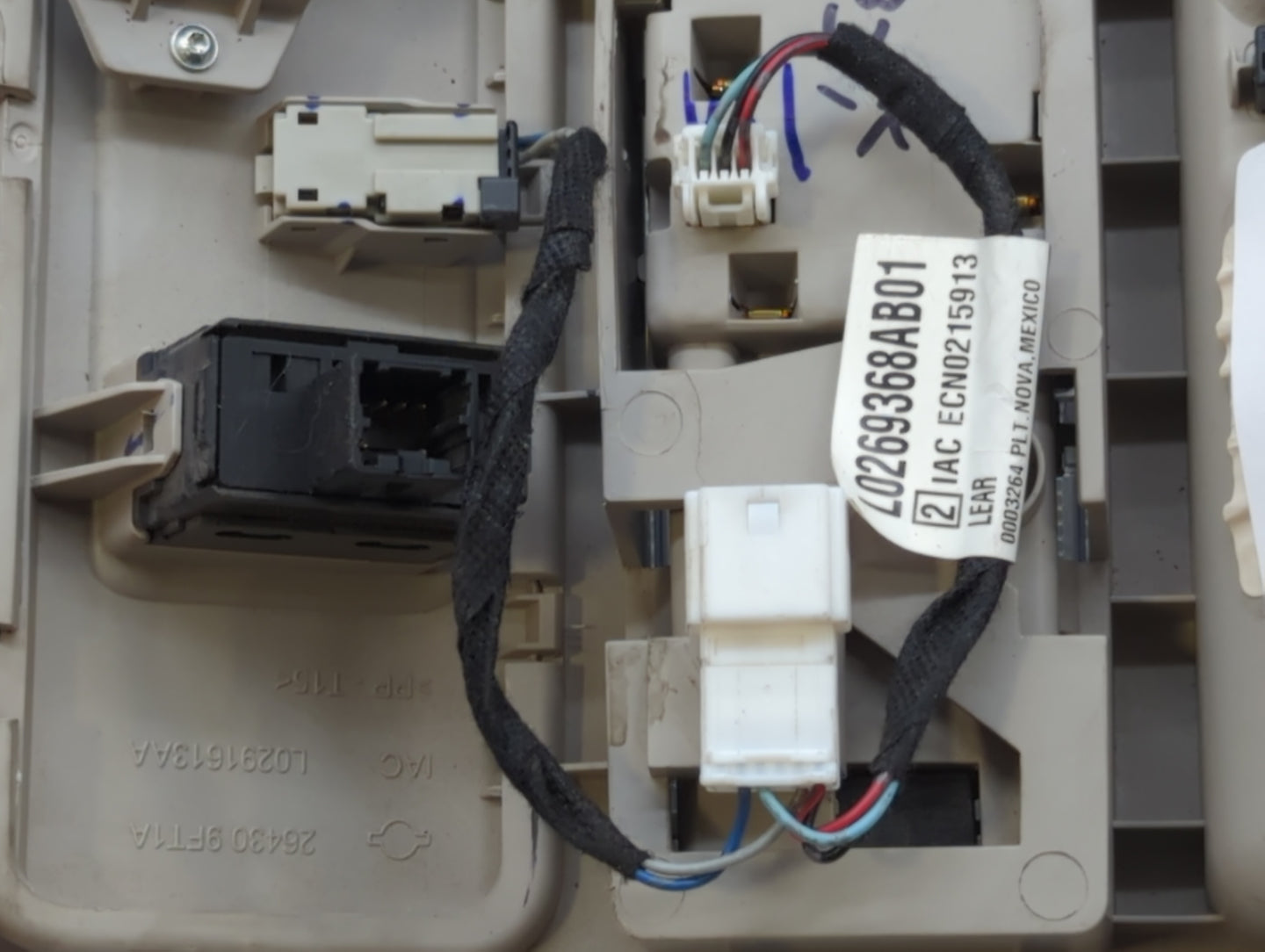 2018-2022 Nissan Titan Xd Center Floor Console P/N:28336 5AA0A Fits Fits 2018 2019 2020 2021 2022 OEM Used Auto Parts - Oemu