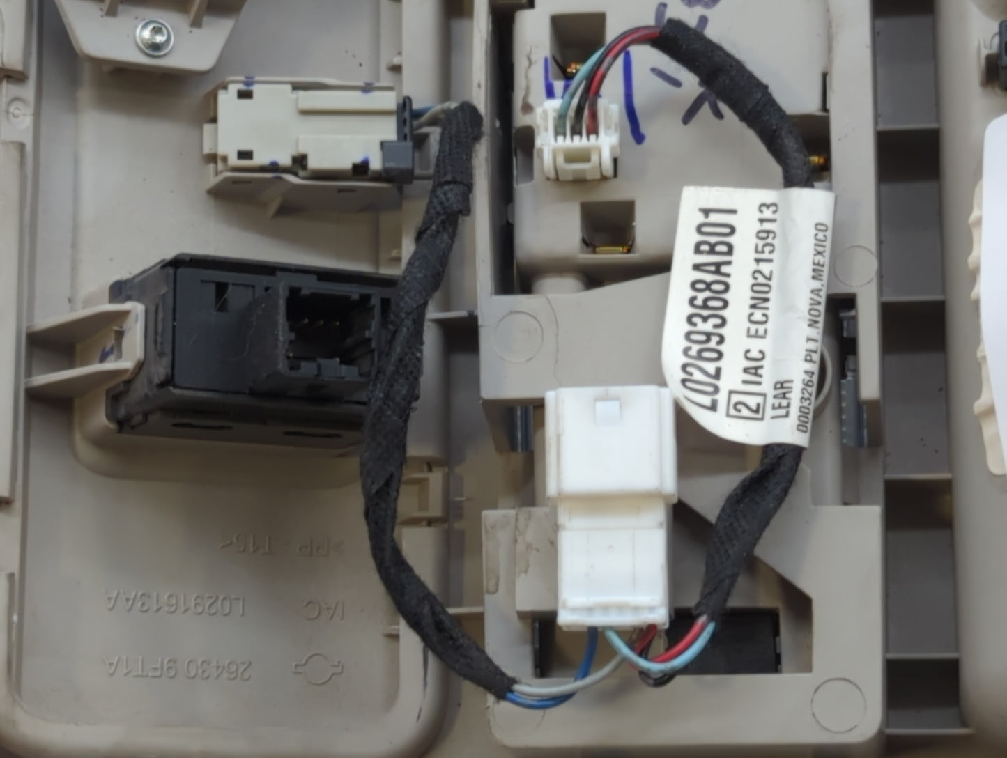 2018-2022 Nissan Titan Xd Center Floor Console P/N:28336 5AA0A Fits Fits 2018 2019 2020 2021 2022 OEM Used Auto Parts - Oemu