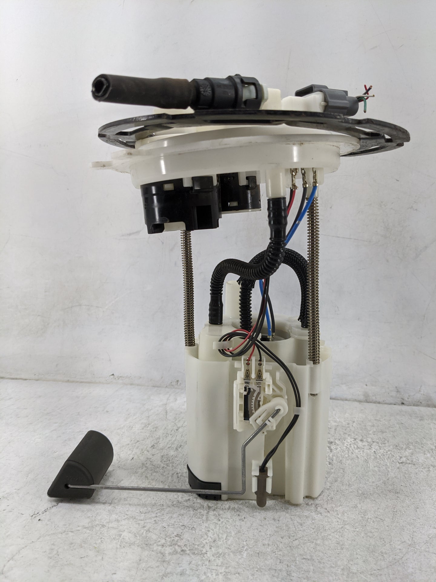 2012-2018 Nissan Versa Electrical Gas Fuel Pump Assembly 1479849 - Oemusedautoparts1.com
