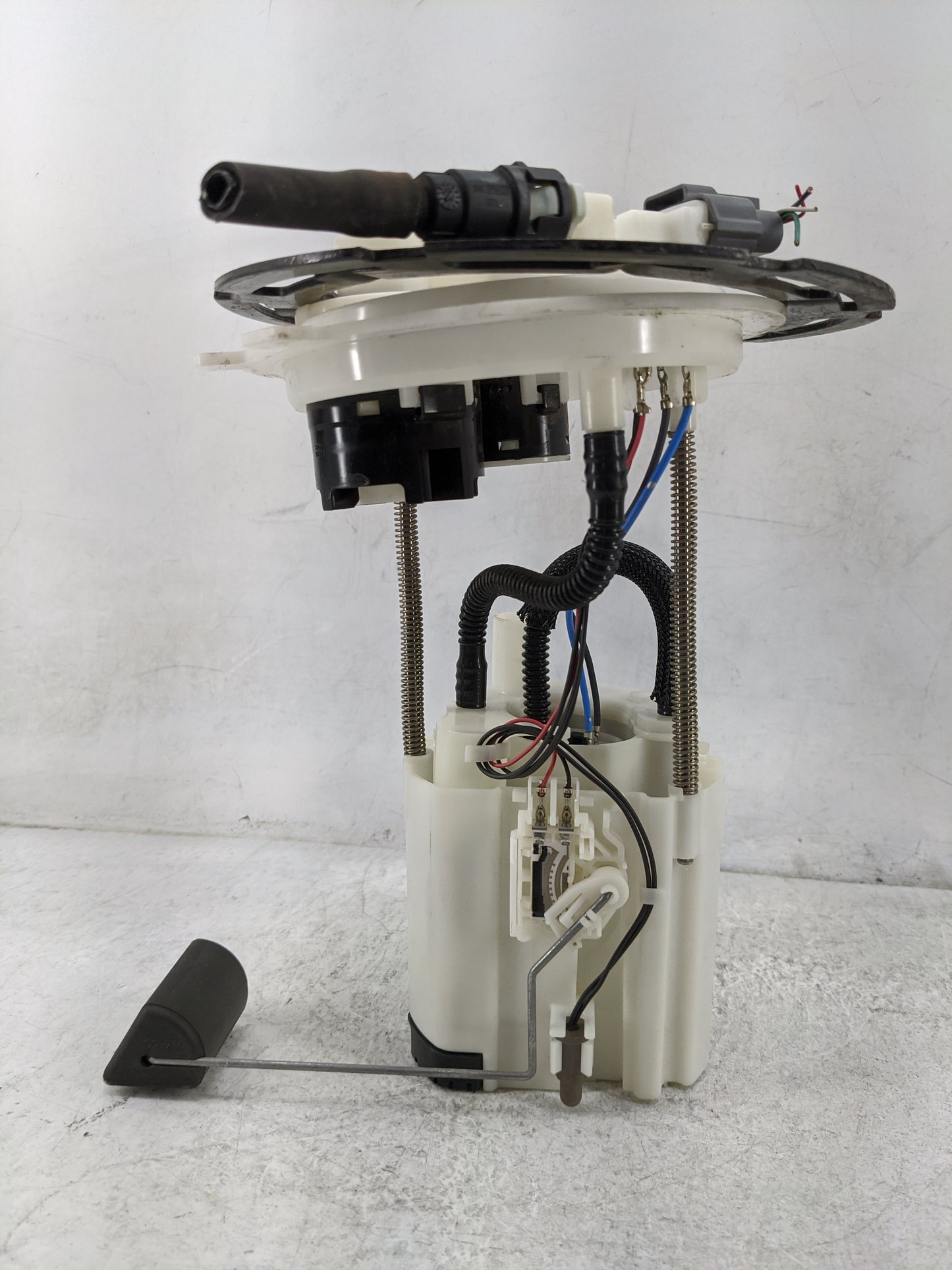 2012-2018 Nissan Versa Electrical Gas Fuel Pump Assembly 1479849 - Oemusedautoparts1.com