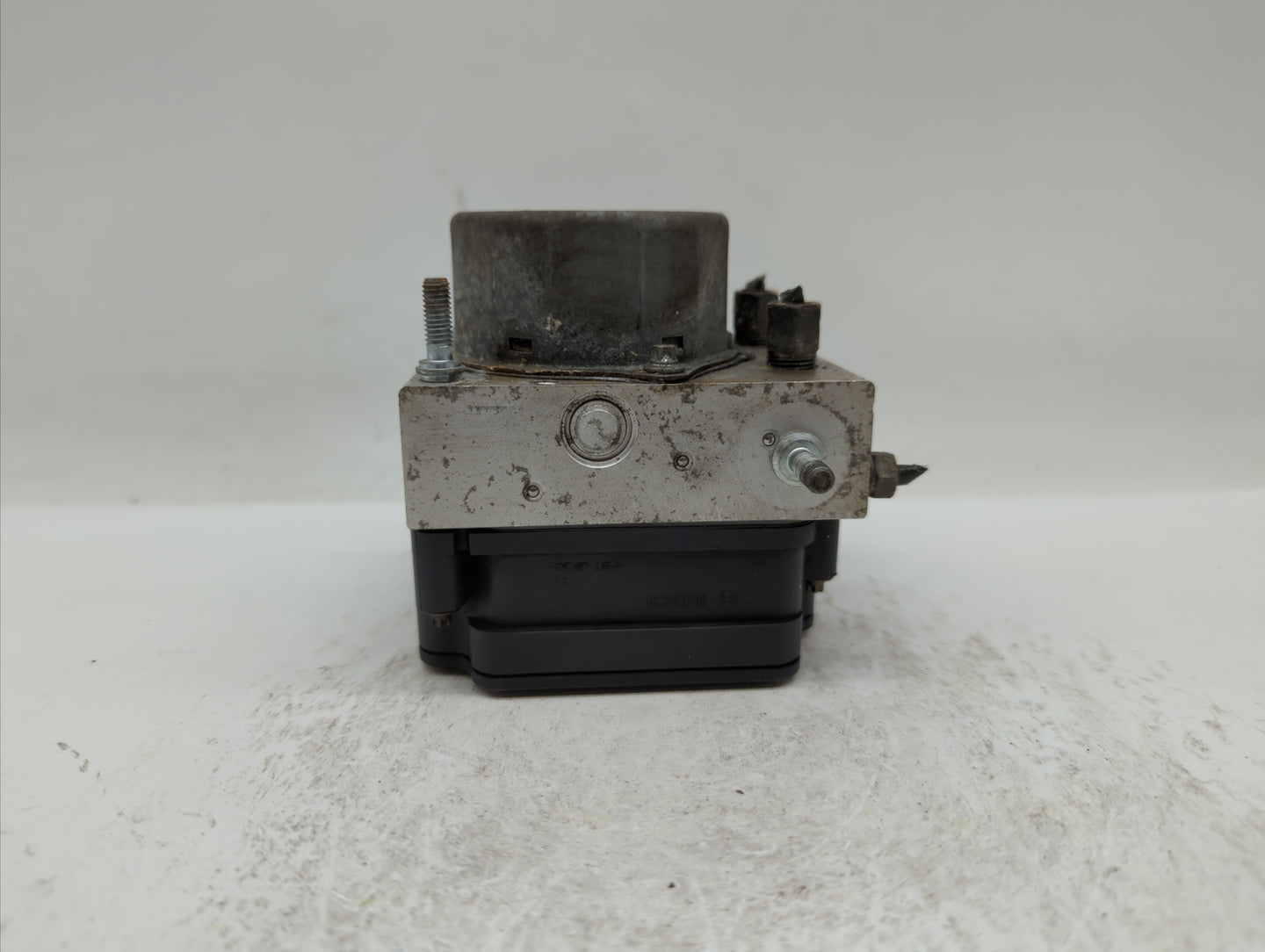 2015-2019 Nissan Versa ABS Pump Control Module Replacement P/N:47660 9KS0A 47660 9KL0A Fits Fits 2015 2016 2017 2018 2019 OE