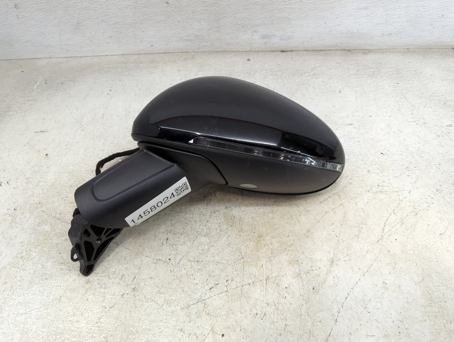 2015-2019 Porsche Macan Driver Side View Mirror - Left Door Mirror OEM Used - Oemusedautoparts1.com