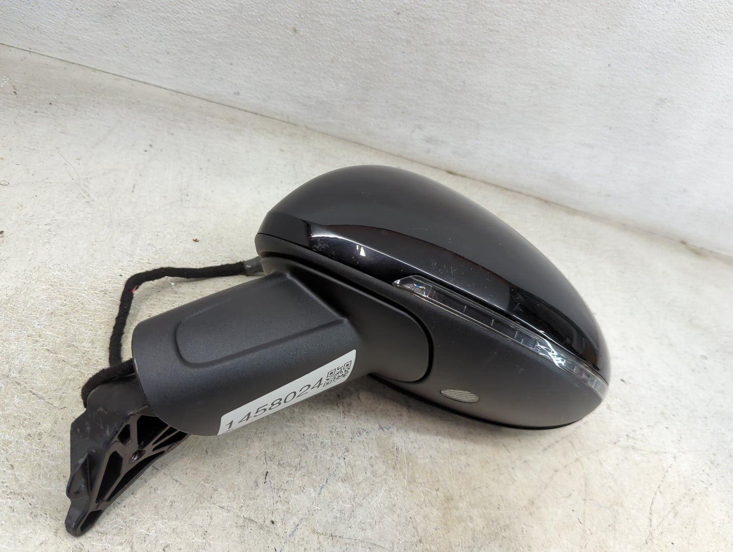 2015-2019 Porsche Macan Driver Side View Mirror - Left Door Mirror OEM Used - Oemusedautoparts1.com