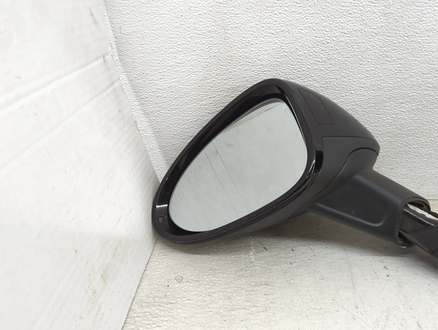 2015-2019 Porsche Macan Driver Side View Mirror - Left Door Mirror OEM Used - Oemusedautoparts1.com