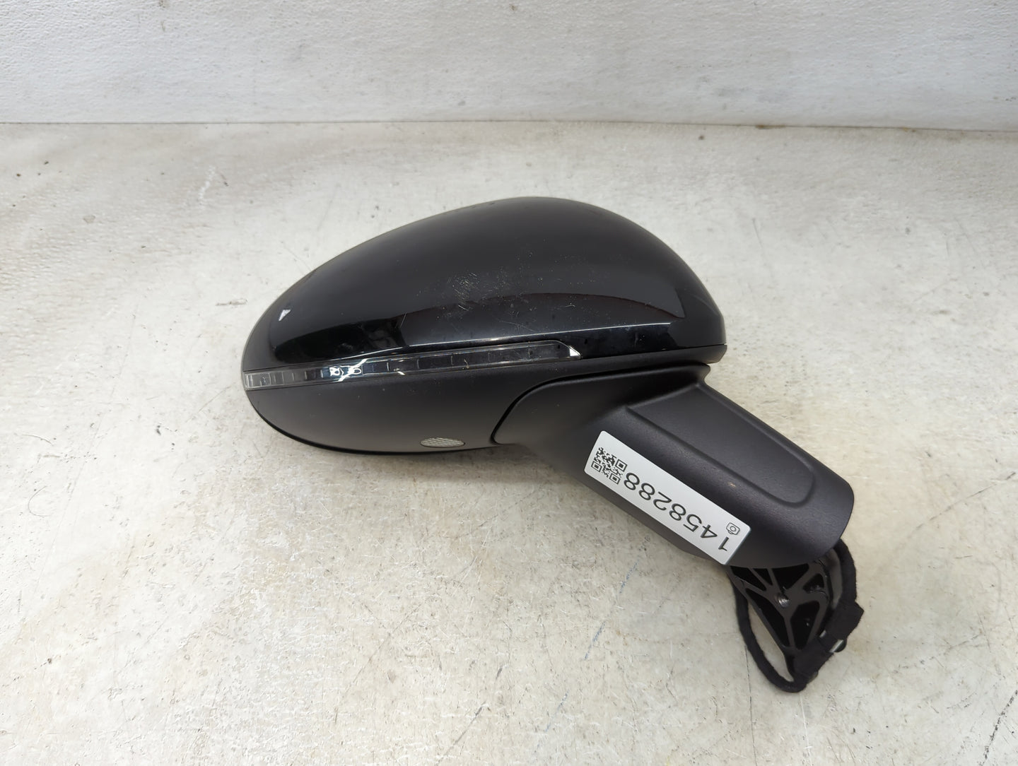 2015-2019 Porsche Macan Passenger Side View Mirror - Right Door Mirror OEM Used - Oemusedautoparts1.com