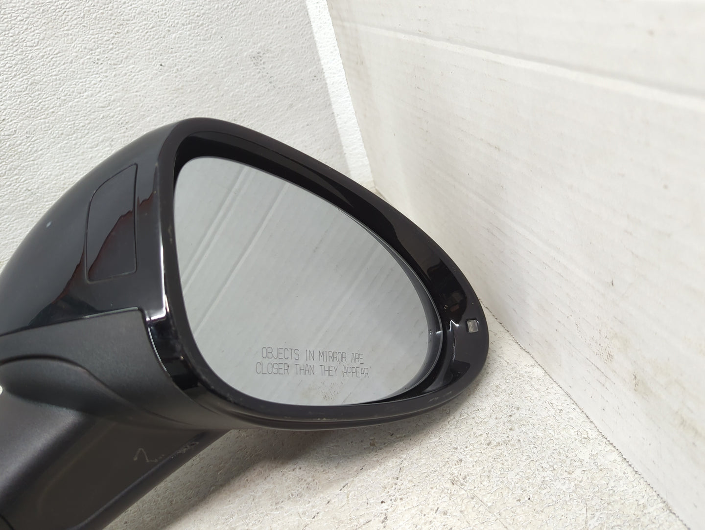 2015-2019 Porsche Macan Passenger Side View Mirror - Right Door Mirror OEM Used - Oemusedautoparts1.com