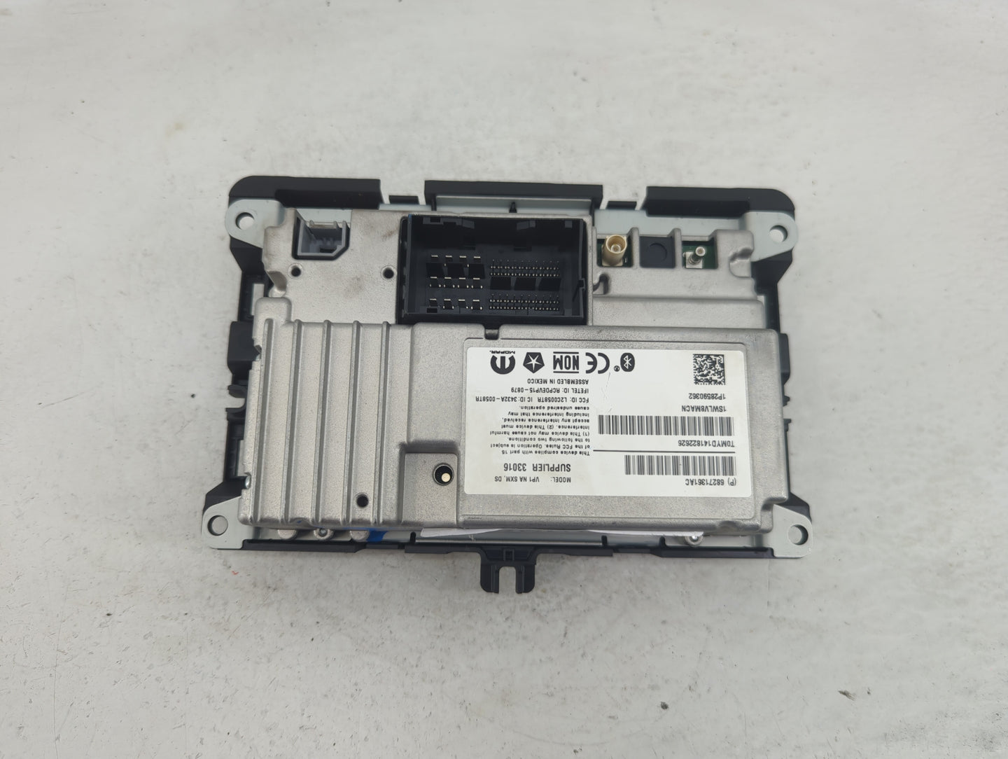 2017-2020 Ram 1500 Radio AM FM Cd Player Receiver Replacement P/N:68271361AC L2C0086FR Fits Fits 2017 2018 2019 2020 OEM Use