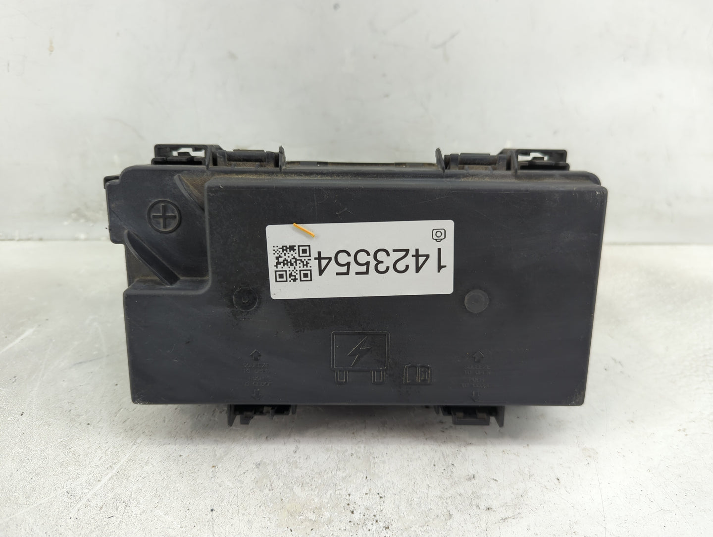 2018 Ram 1500 Fusebox Fuse Box Panel Relay Module P/N:04692143AA 04692139AA, 68083380AA, R62337-001 Fits OEM Used Auto Parts