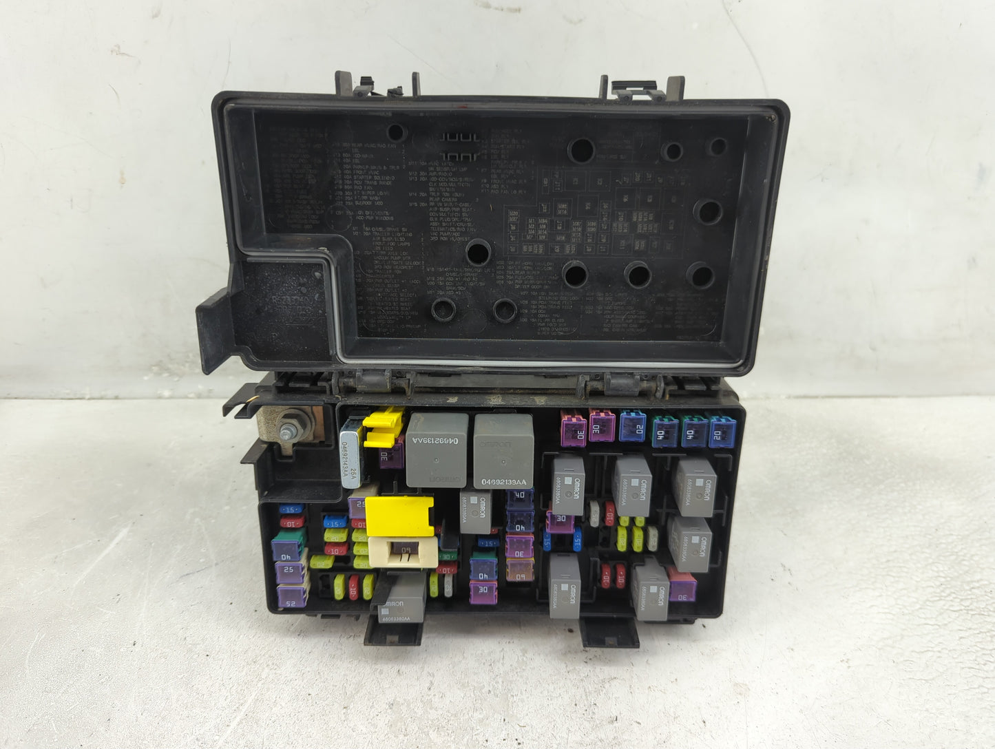 2018 Ram 1500 Fusebox Fuse Box Panel Relay Module P/N:04692143AA 04692139AA, 68083380AA, R62337-001 Fits OEM Used Auto Parts