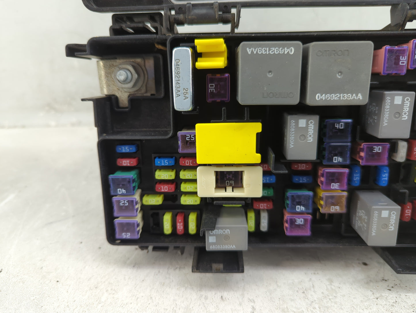 2018 Ram 1500 Fusebox Fuse Box Panel Relay Module P/N:04692143AA 04692139AA, 68083380AA, R62337-001 Fits OEM Used Auto Parts