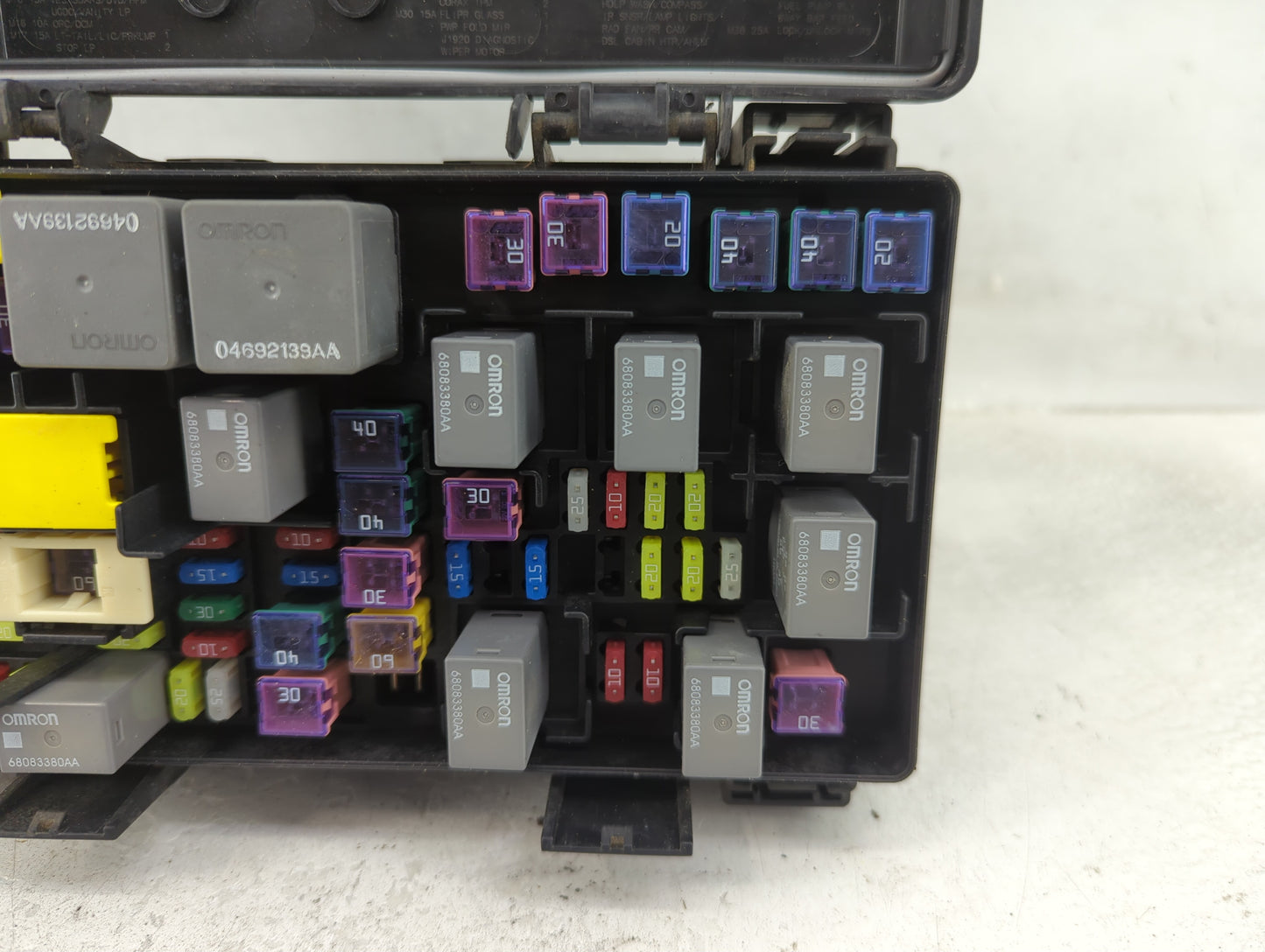 2018 Ram 1500 Fusebox Fuse Box Panel Relay Module P/N:04692143AA 04692139AA, 68083380AA, R62337-001 Fits OEM Used Auto Parts