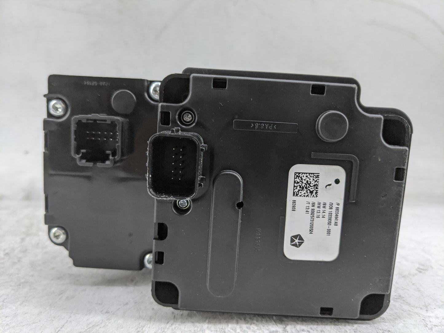 2018 Ram 1500 Floor Console Assembly Shifter - Oemusedautoparts1.com