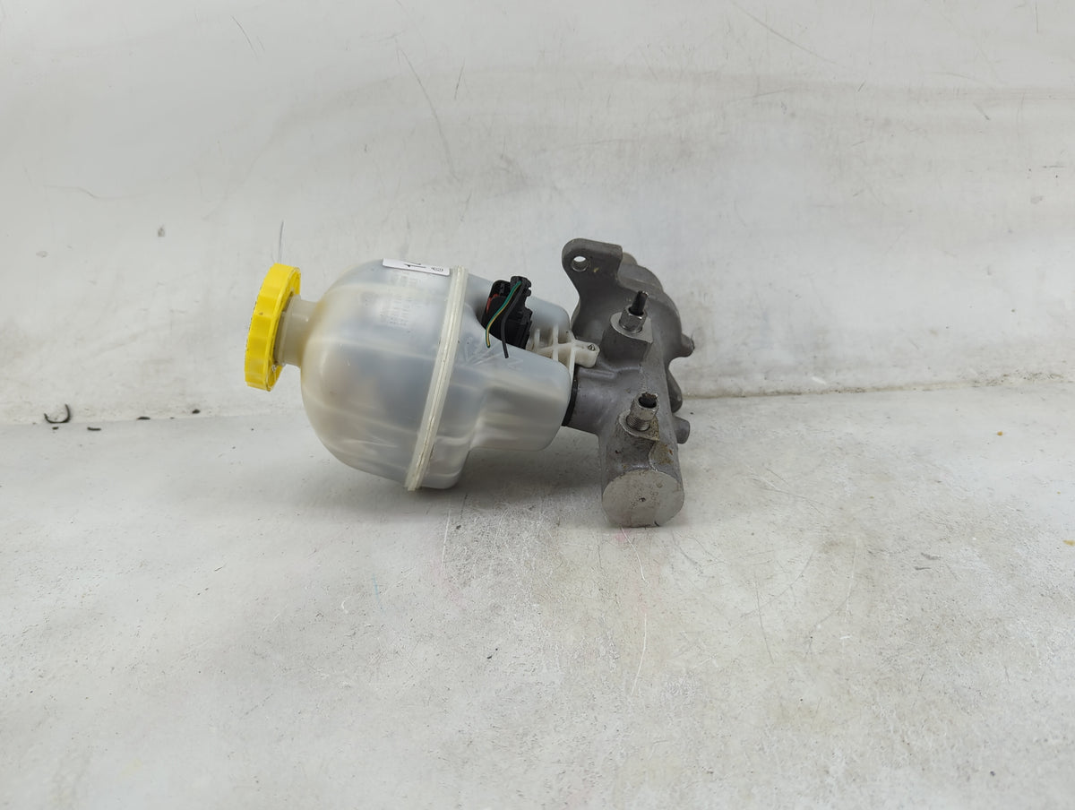 2011-2022 Ram 1500 Brake Master Cylinder 1489076 - Oemusedautoparts1.com