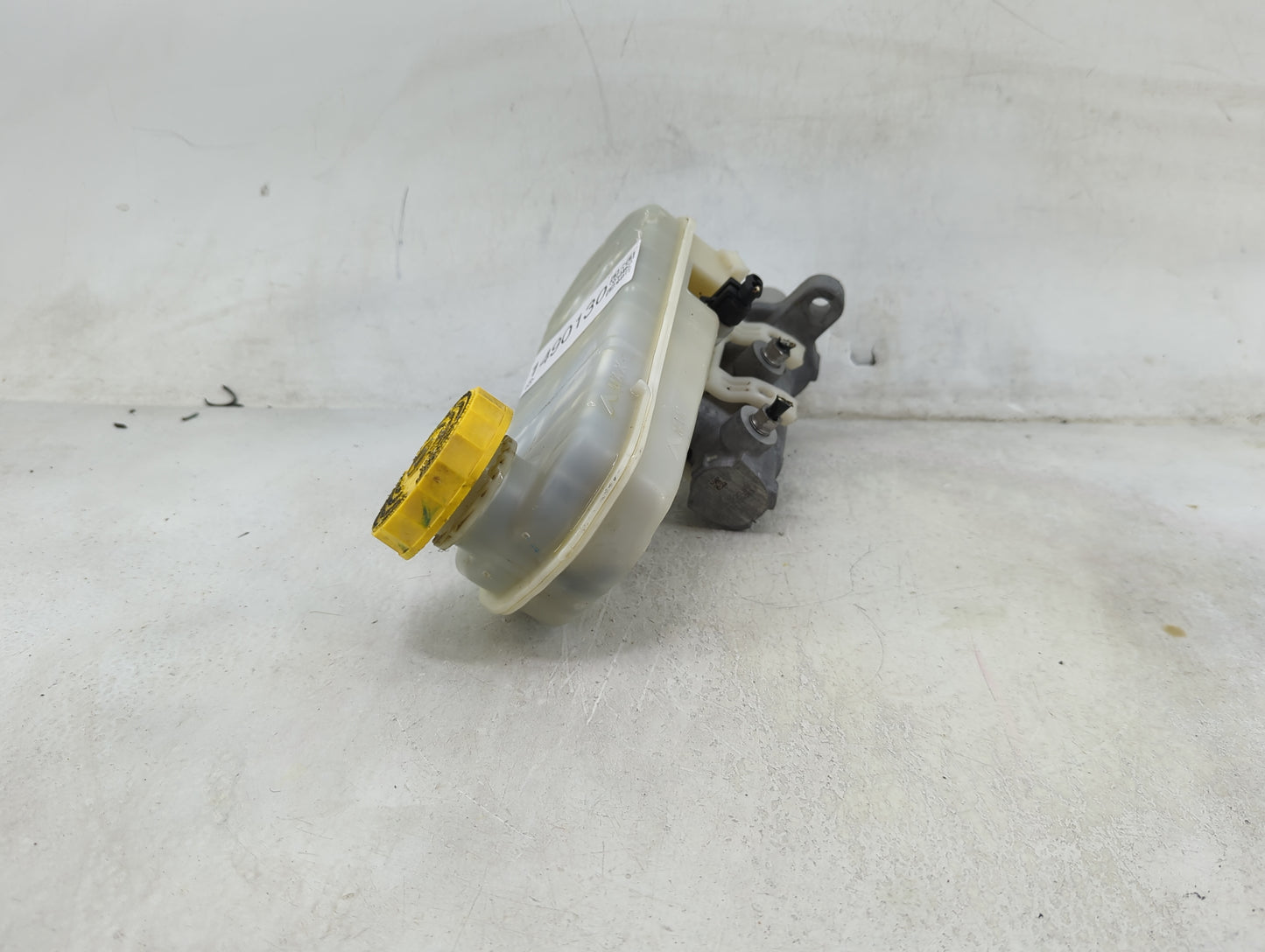 Ram 1500 Brake Master Cylinder 1490130 - Oemusedautoparts1.com