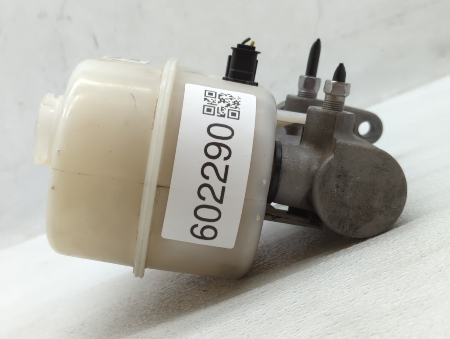2015-2018 Ram 2500 Brake Master Cylinder - Oemusedautoparts1.com