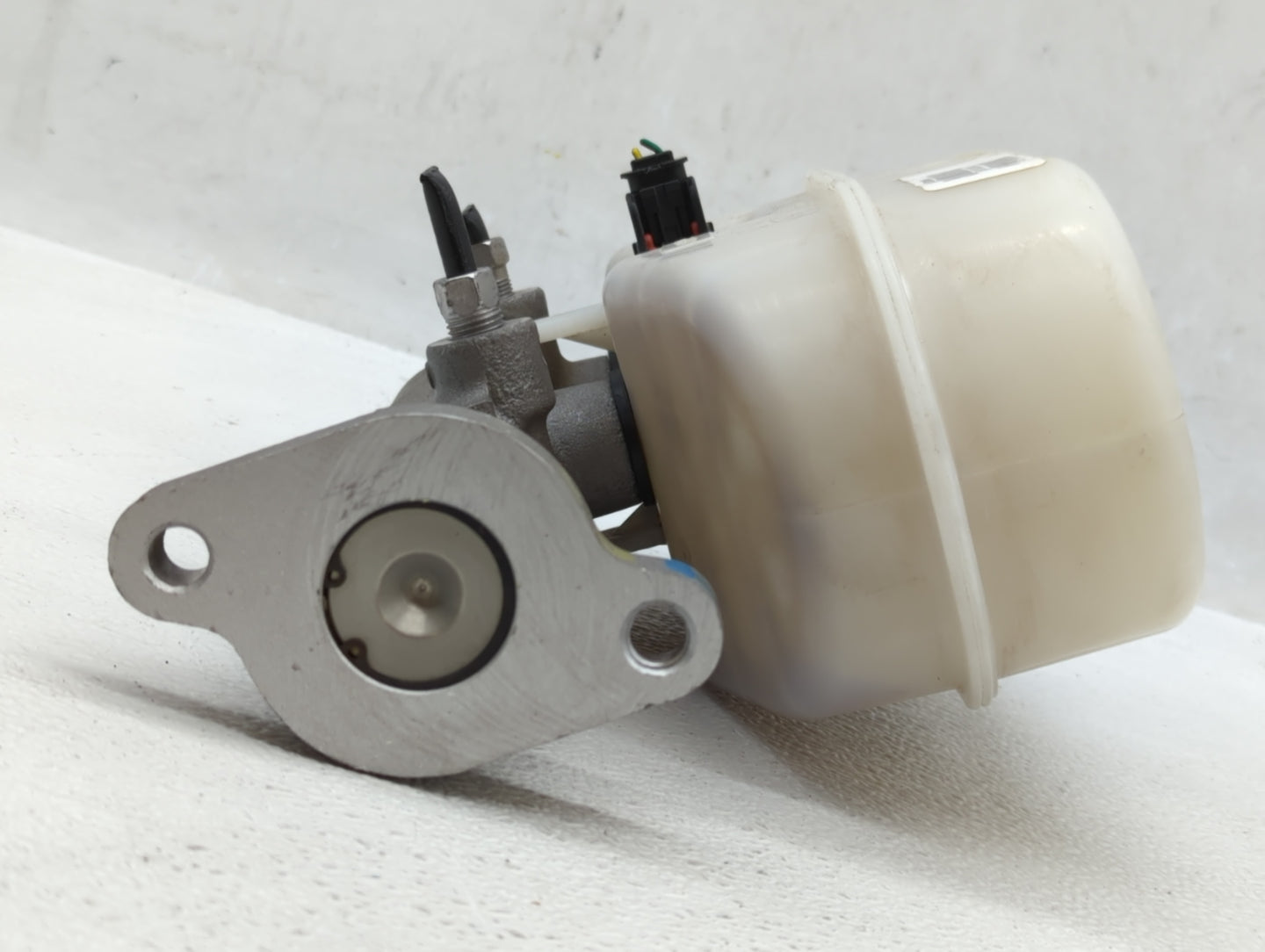2015-2018 Ram 2500 Brake Master Cylinder - Oemusedautoparts1.com