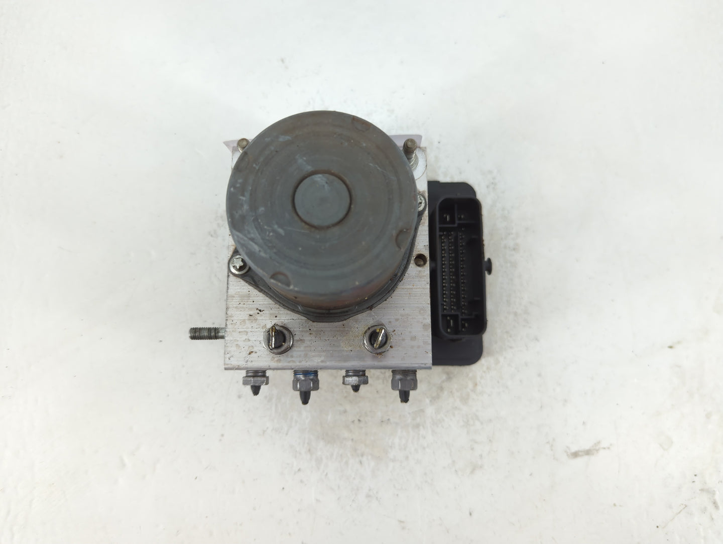 2018 Ram Promaster 1500 ABS Pump Control Module Replacement P/N:53432393 Fits OEM Used Auto Parts - Oemusedautoparts1.com