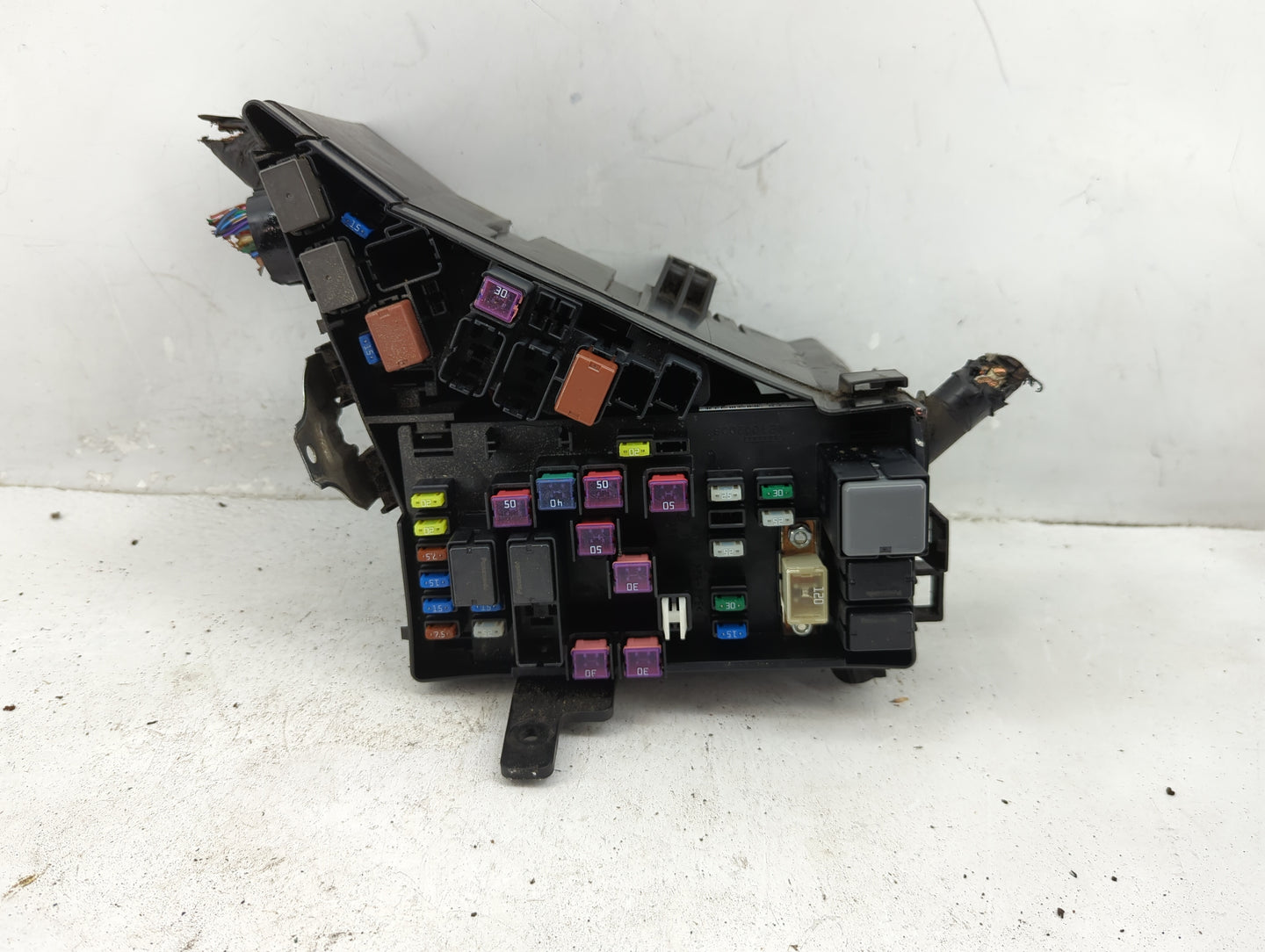 2017-2018 Subaru Forester Fusebox Fuse Box Panel Relay Module P/N:MB503607B Fits Fits 2017 2018 OEM Used Auto Parts - Oemuse