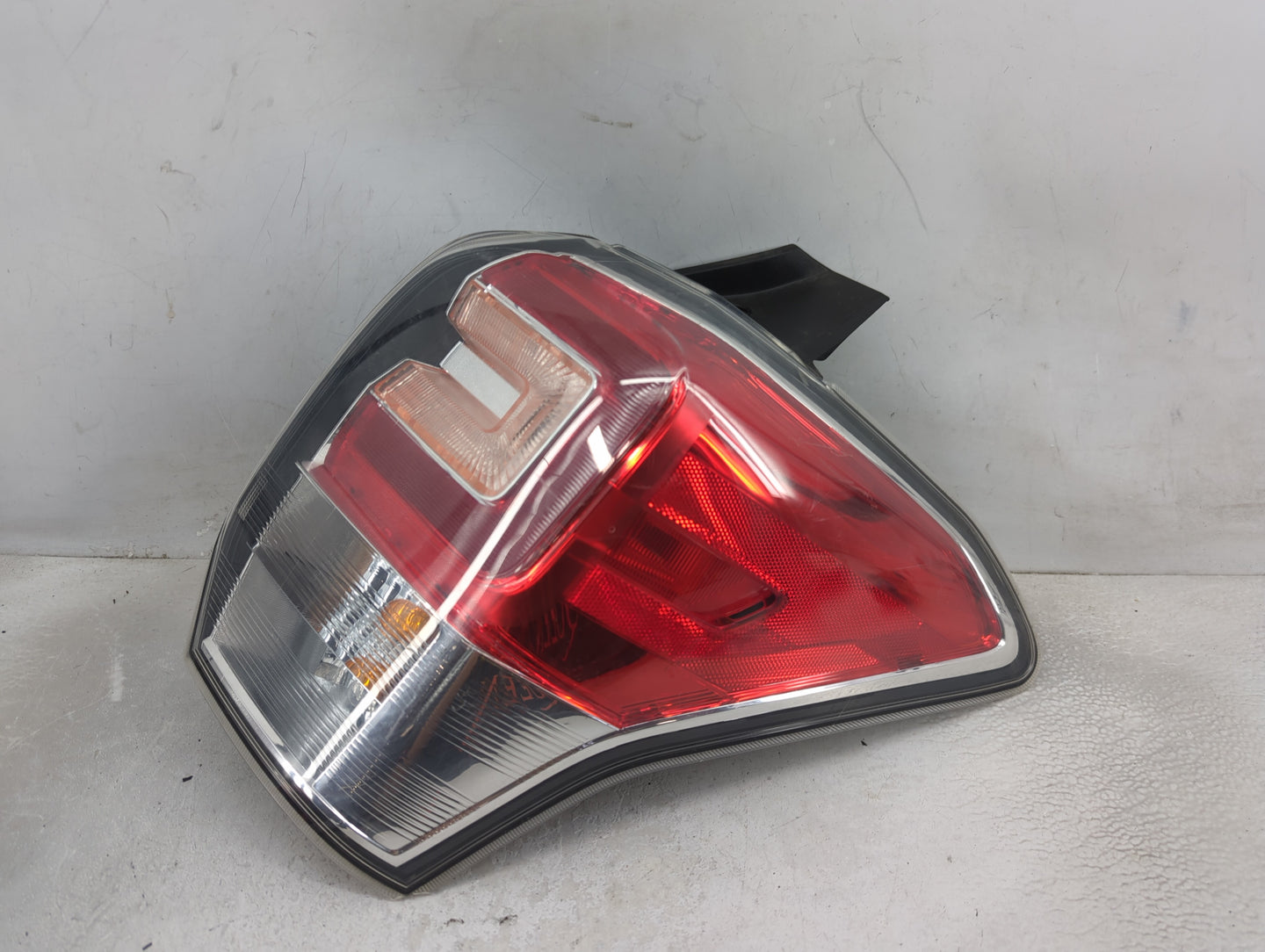 2018 Subaru Forester Tail Light Assembly Passenger Right OEM P/N:84201-SG140 84201-SG141 Fits OEM Used Auto Parts - Oemuseda