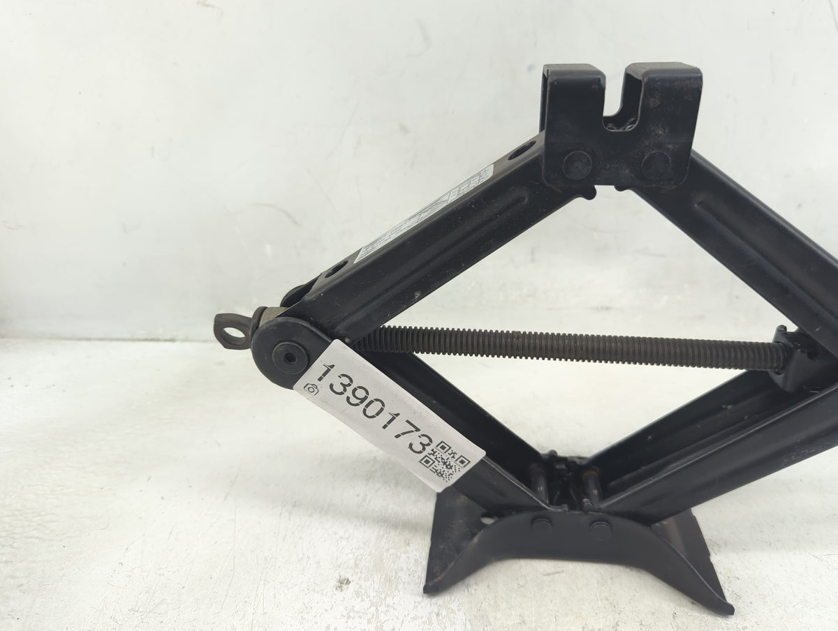 2018 Subaru Impreza Spare Scissor Car Jack 1390173 - Oemusedautoparts1.com