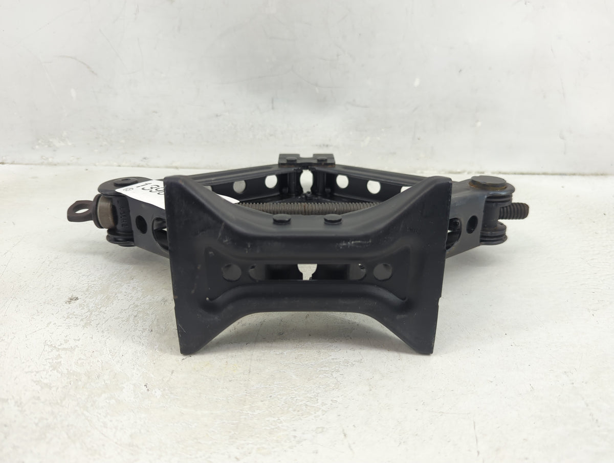 2018 Subaru Impreza Spare Scissor Car Jack 1390173 - Oemusedautoparts1.com